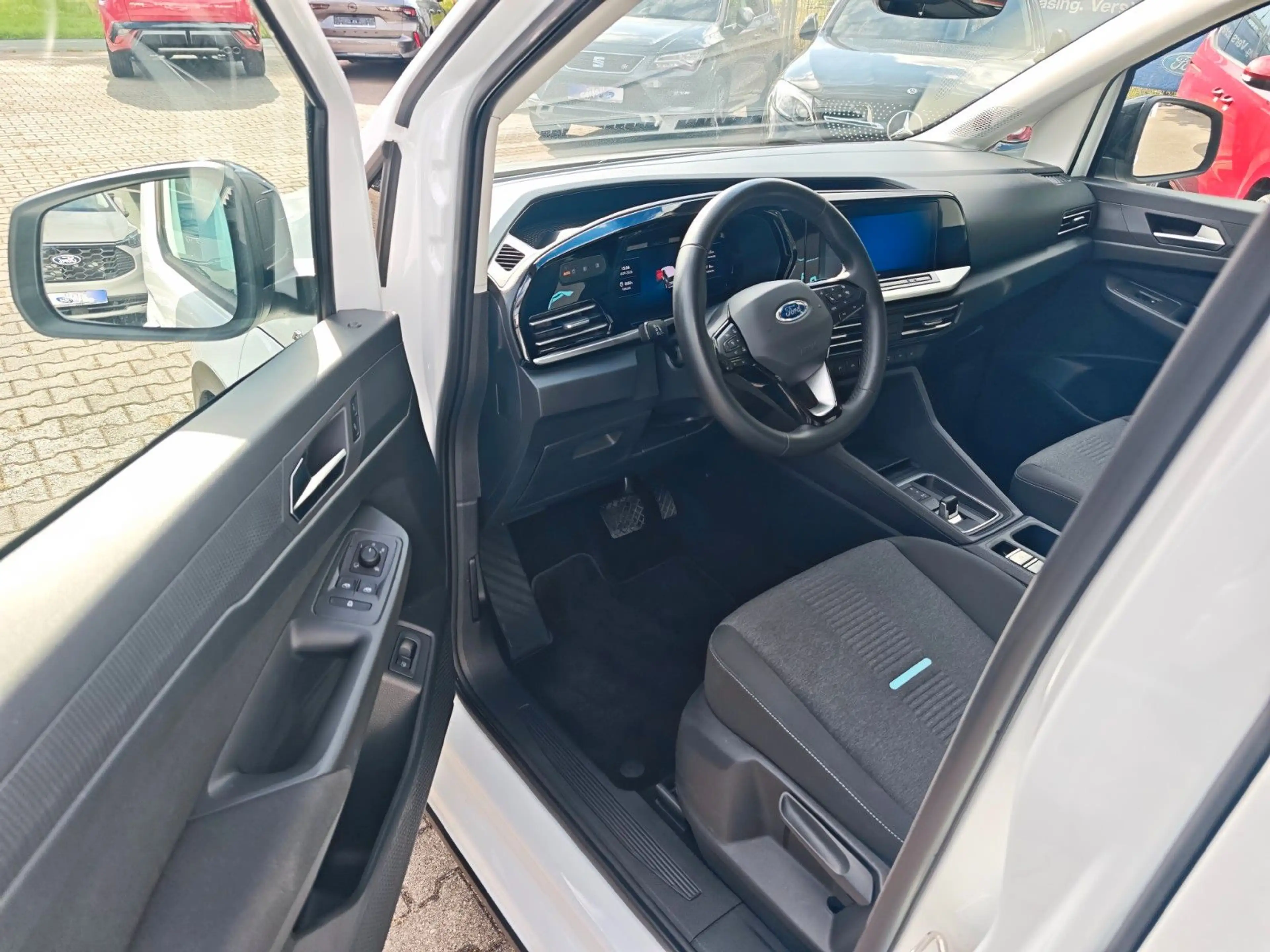 Ford Grand Tourneo Connect PHEV Active — photo 9