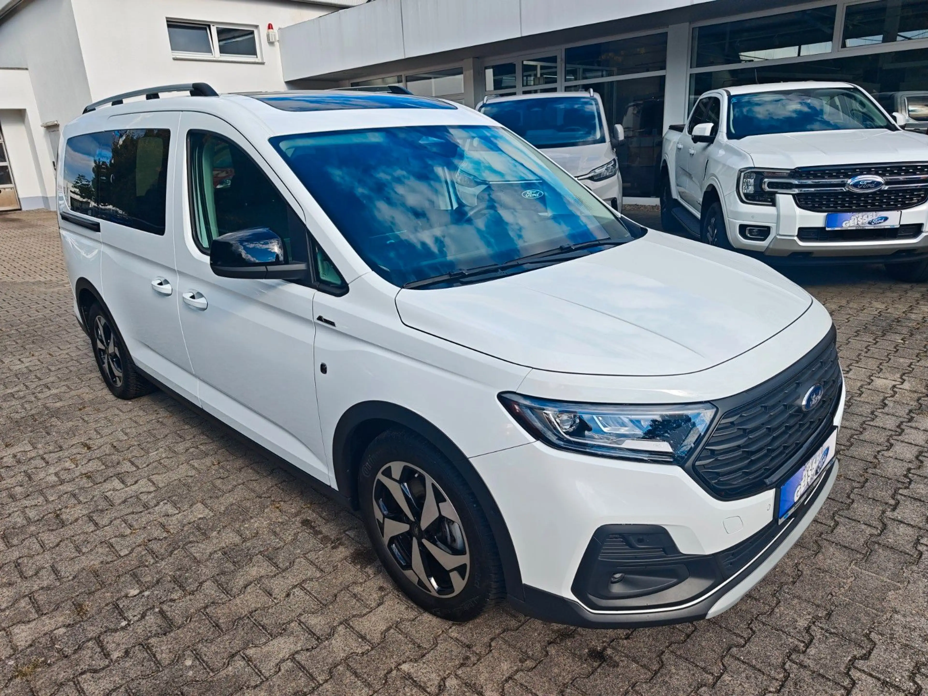 Ford Grand Tourneo Connect PHEV Active — photo 2