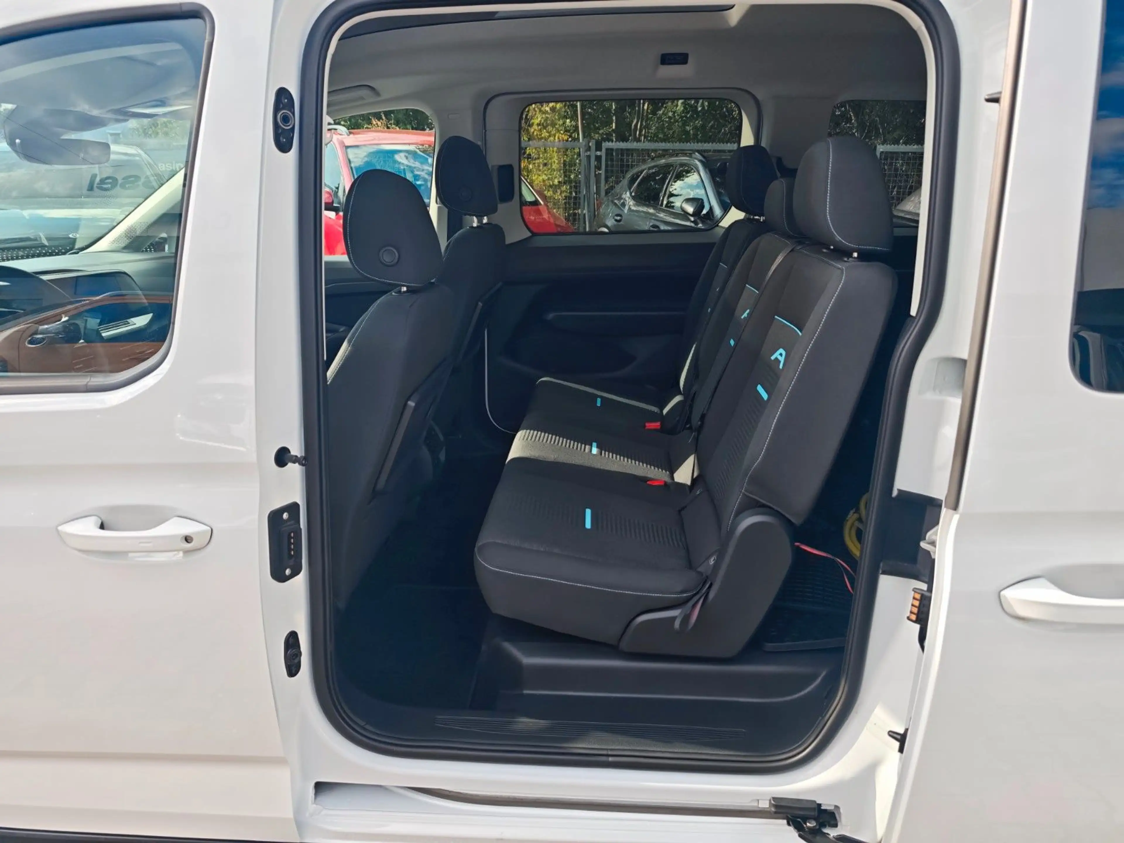 Ford Grand Tourneo Connect PHEV Active — photo 7