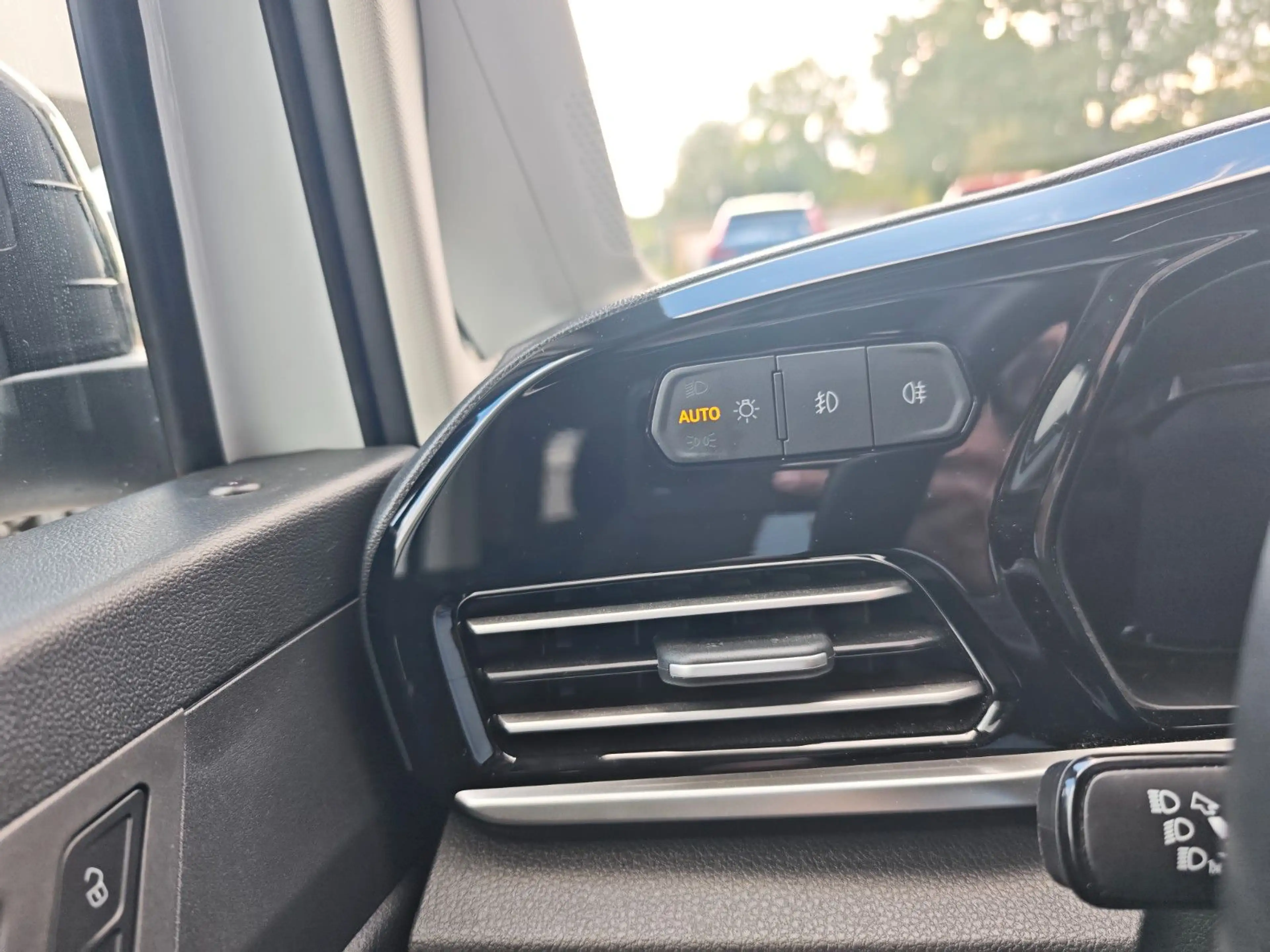 Ford Grand Tourneo Connect PHEV Active — photo 12