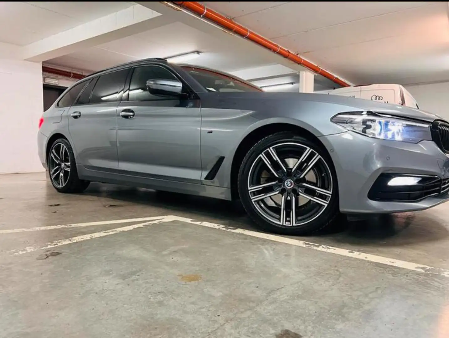 BMW 520 520d xDrive Touring Aut. Sport Line - 2