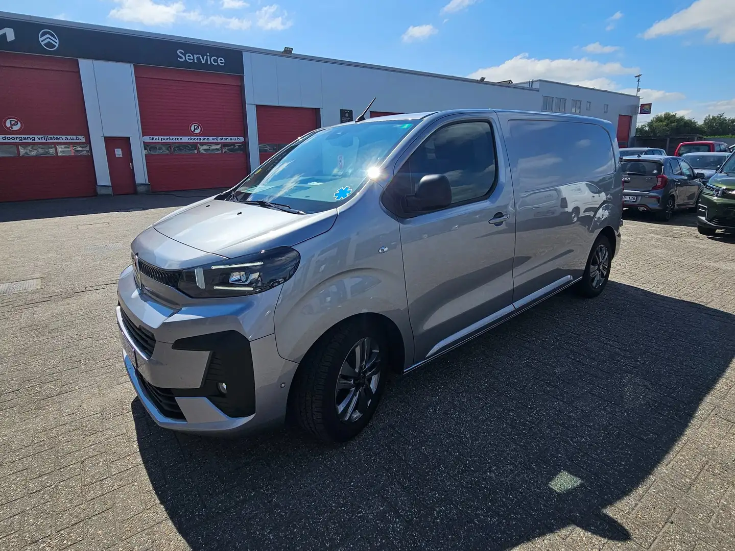 Citroen Jumpy Jumpy 2.0 BlueHDi 145 Standard EAT8 S Argent - 1