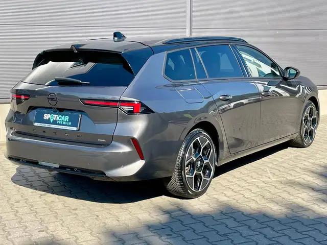 Opel Astra view 3