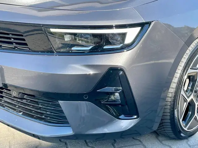 Opel Astra view 4