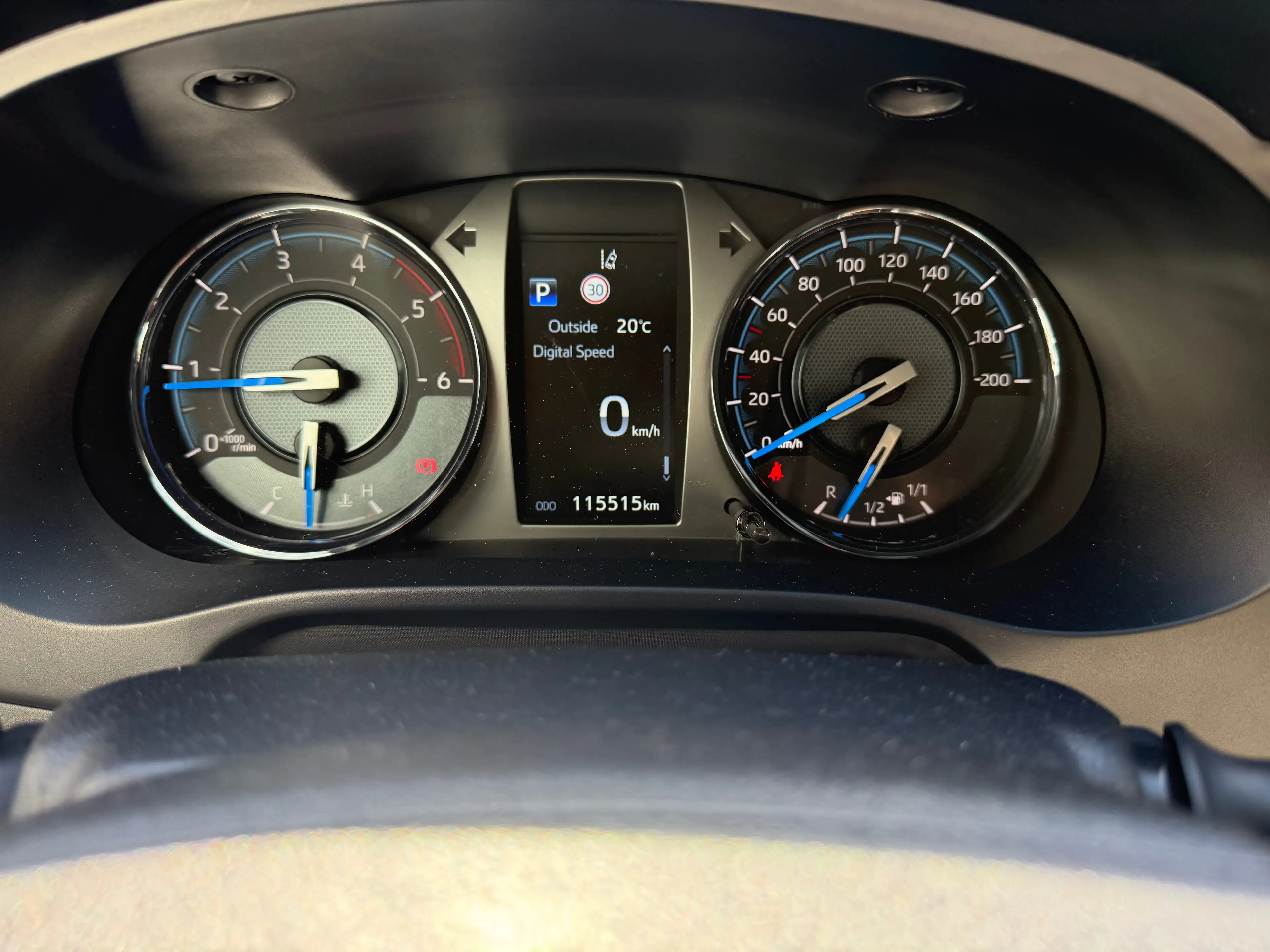 Toyota Hilux 2.8 D-4D Invincible neuf!! 115000km garantie CT ✅ full options carnet d’entretien complet — photo 14