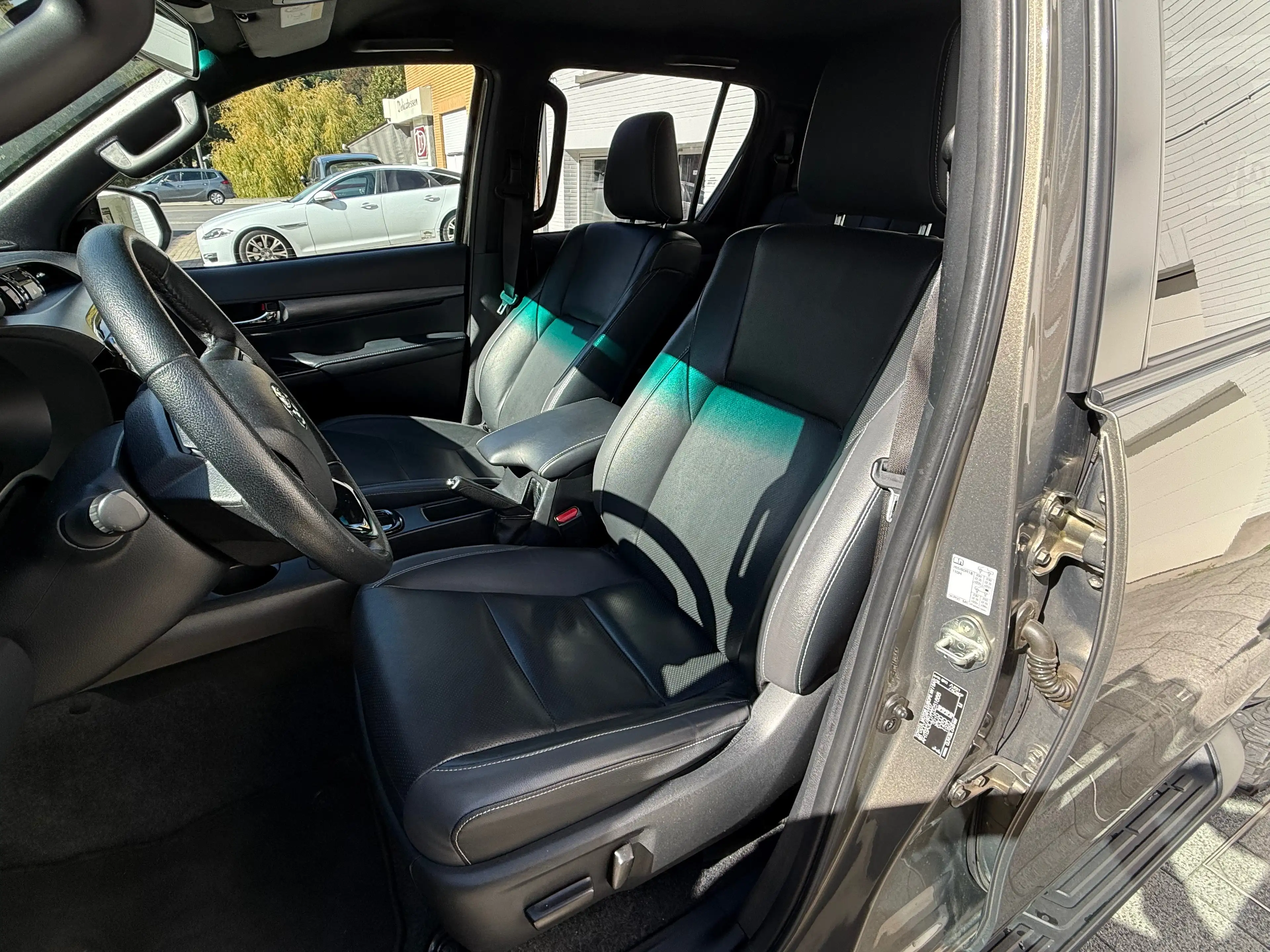 Toyota Hilux 2.8 D-4D Invincible neuf!! 115000km garantie CT ✅ full options carnet d’entretien complet — photo 11