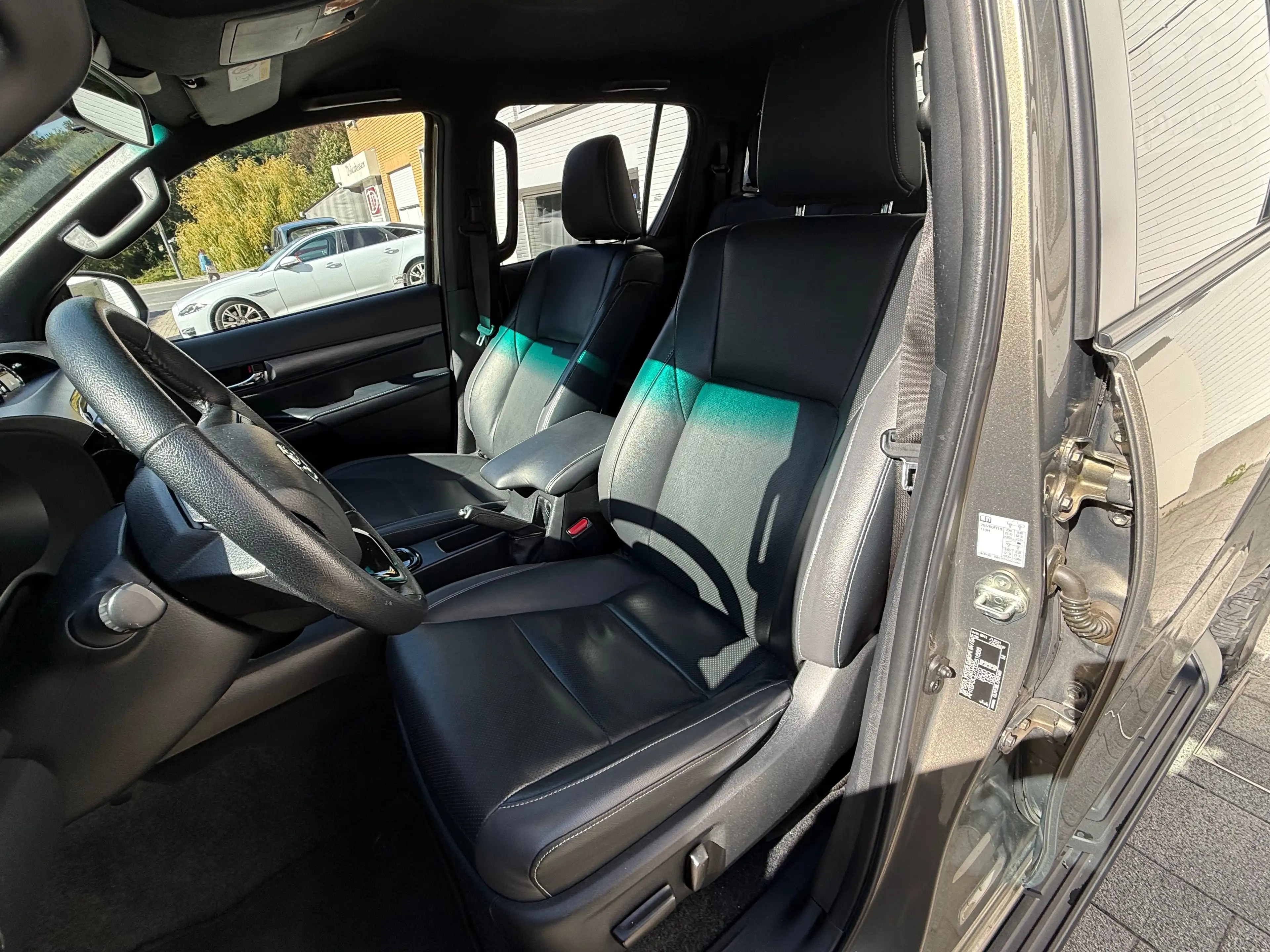 Toyota Hilux 2.8 D-4D Invincible neuf!! 115000km garantie CT ✅ full options carnet d’entretien complet — photo 12