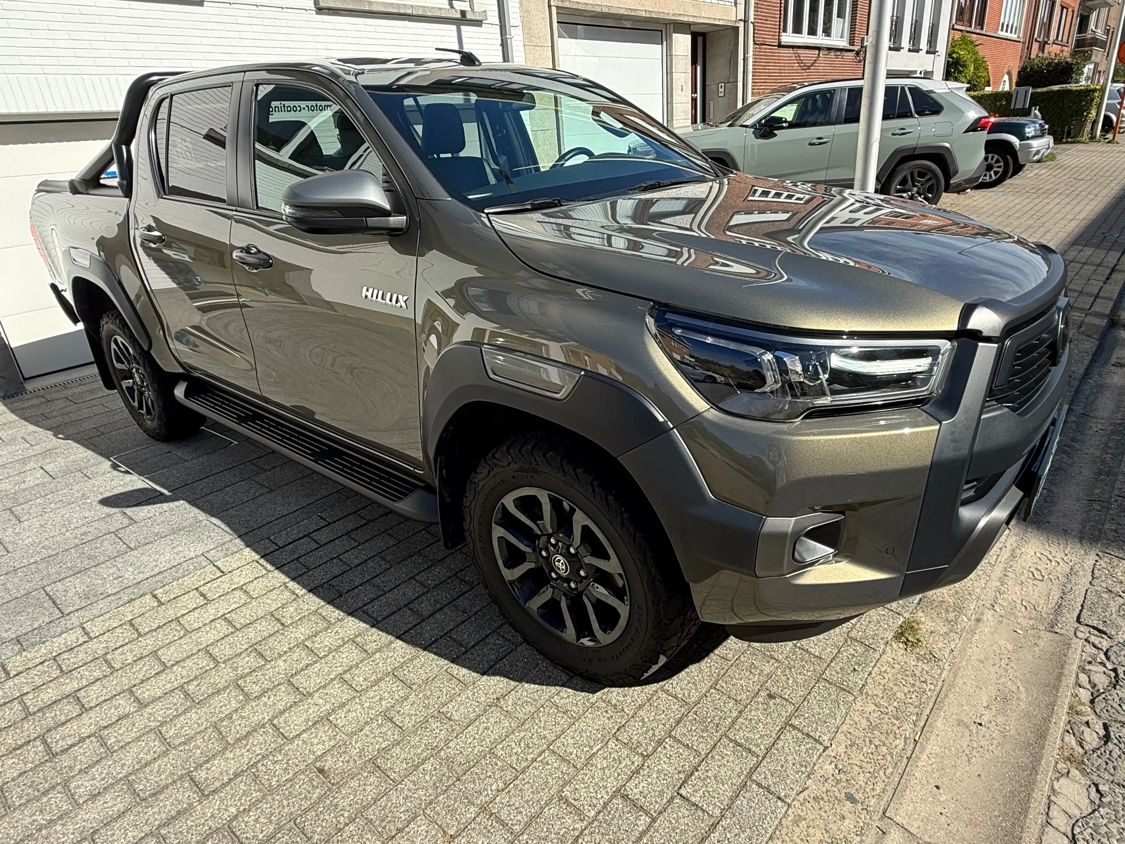 Toyota Hilux 2.8 D-4D Invincible neuf!! 115000km garantie CT ✅ full options carnet d’entretien complet — photo 3