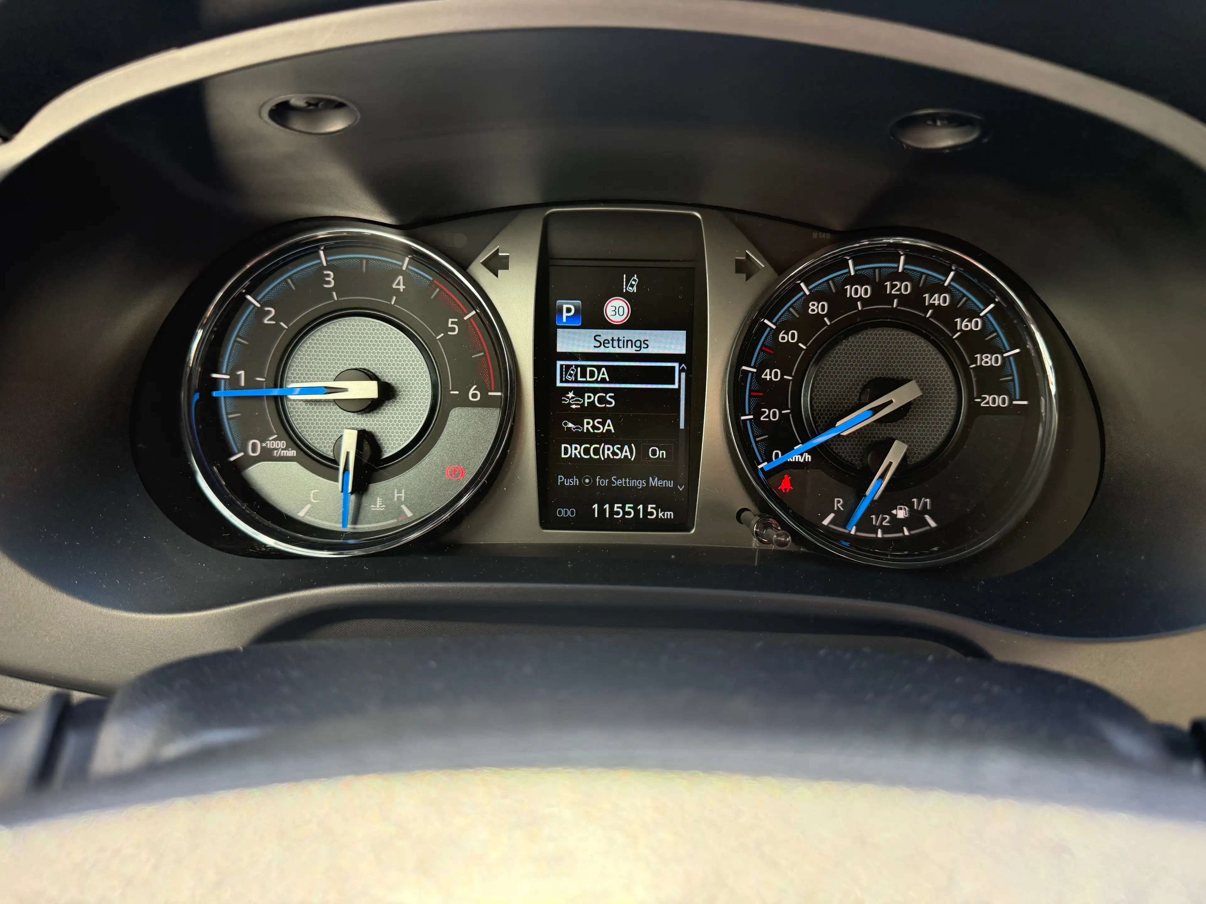 Toyota Hilux 2.8 D-4D Invincible neuf!! 115000km garantie CT ✅ full options carnet d’entretien complet — photo 15