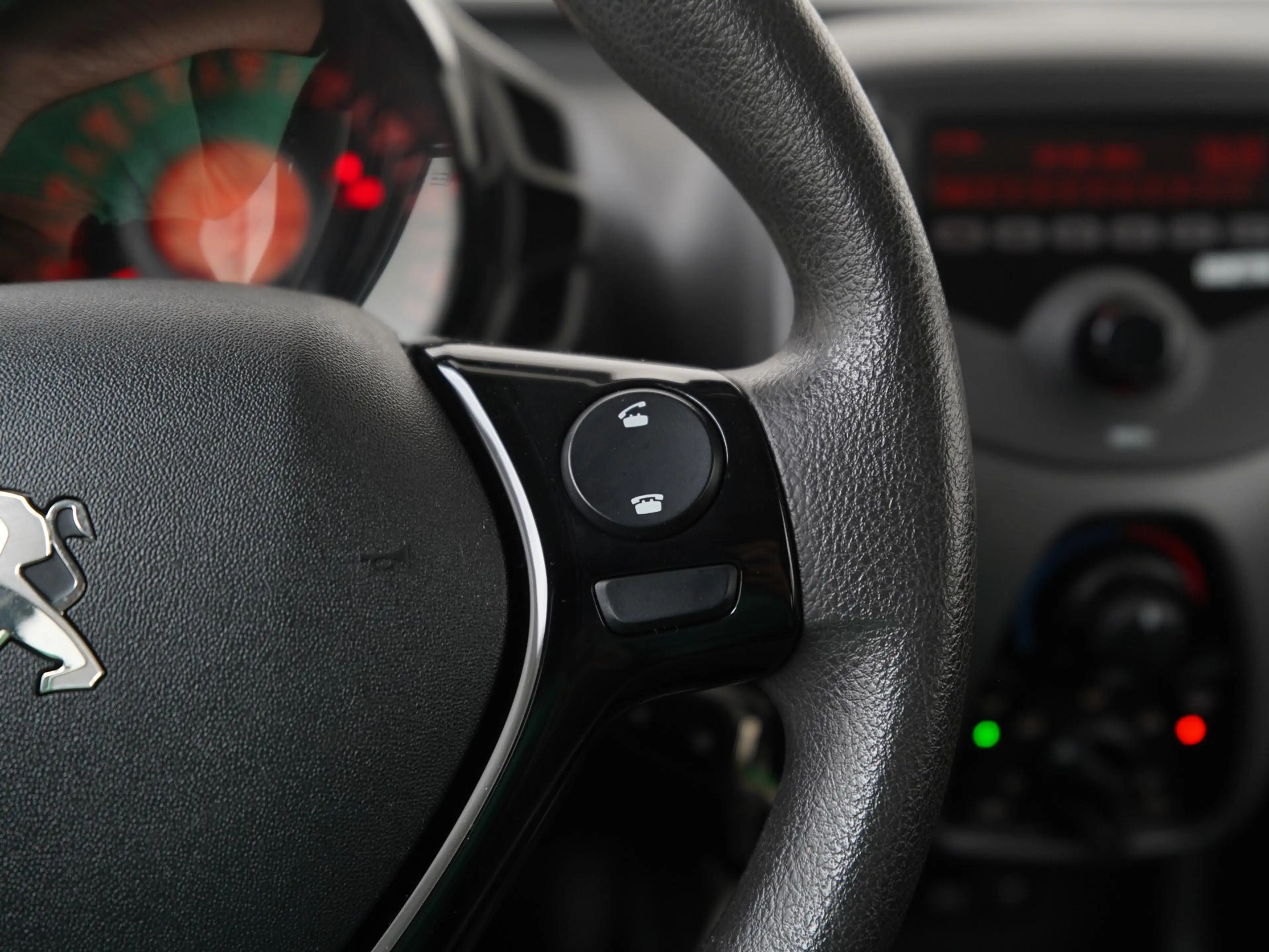 Peugeot 108 1.0 e-VTi Active | Airco | Zondag Open! — photo 9