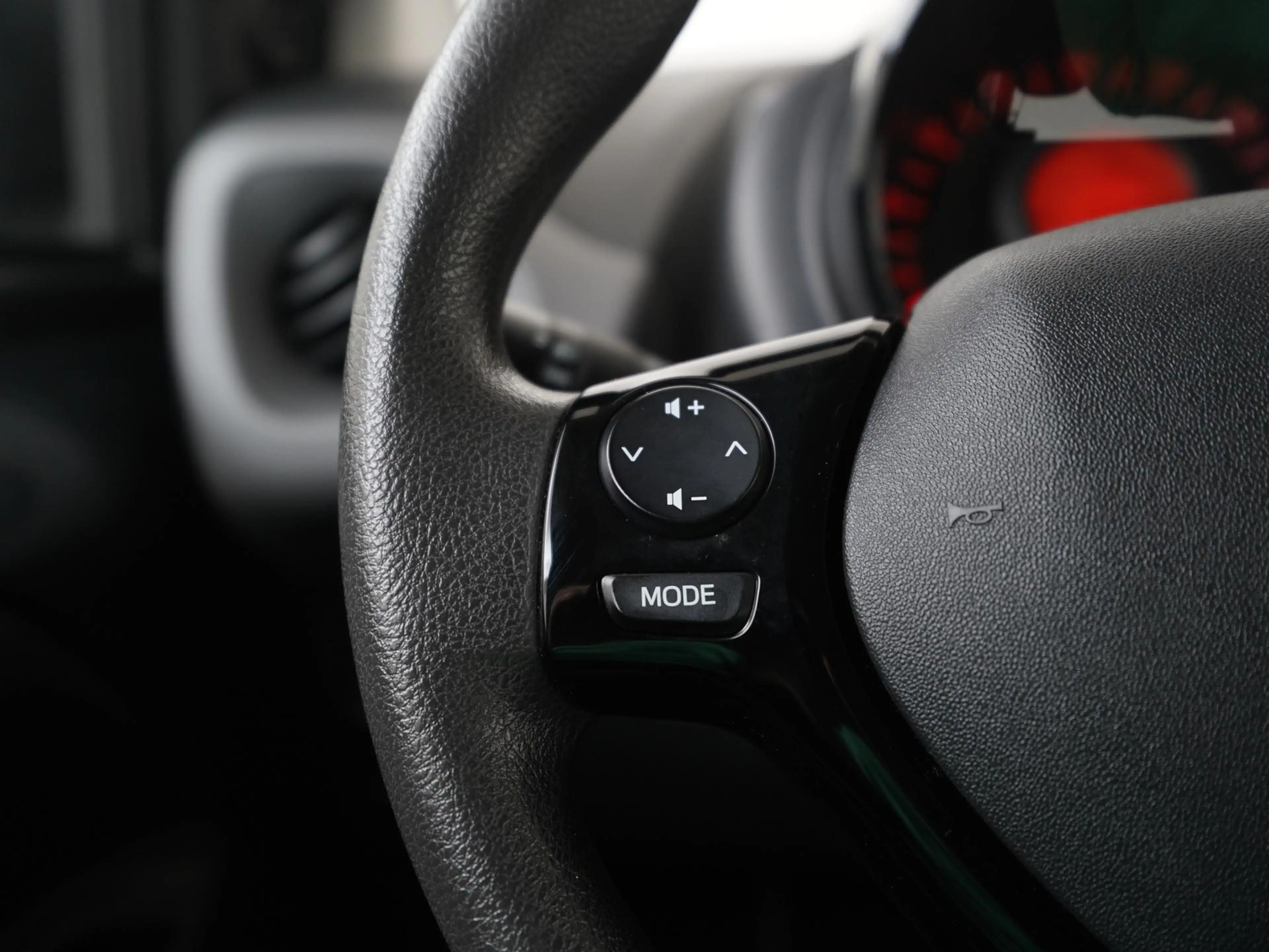 Peugeot 108 1.0 e-VTi Active | Airco | Zondag Open! — photo 7