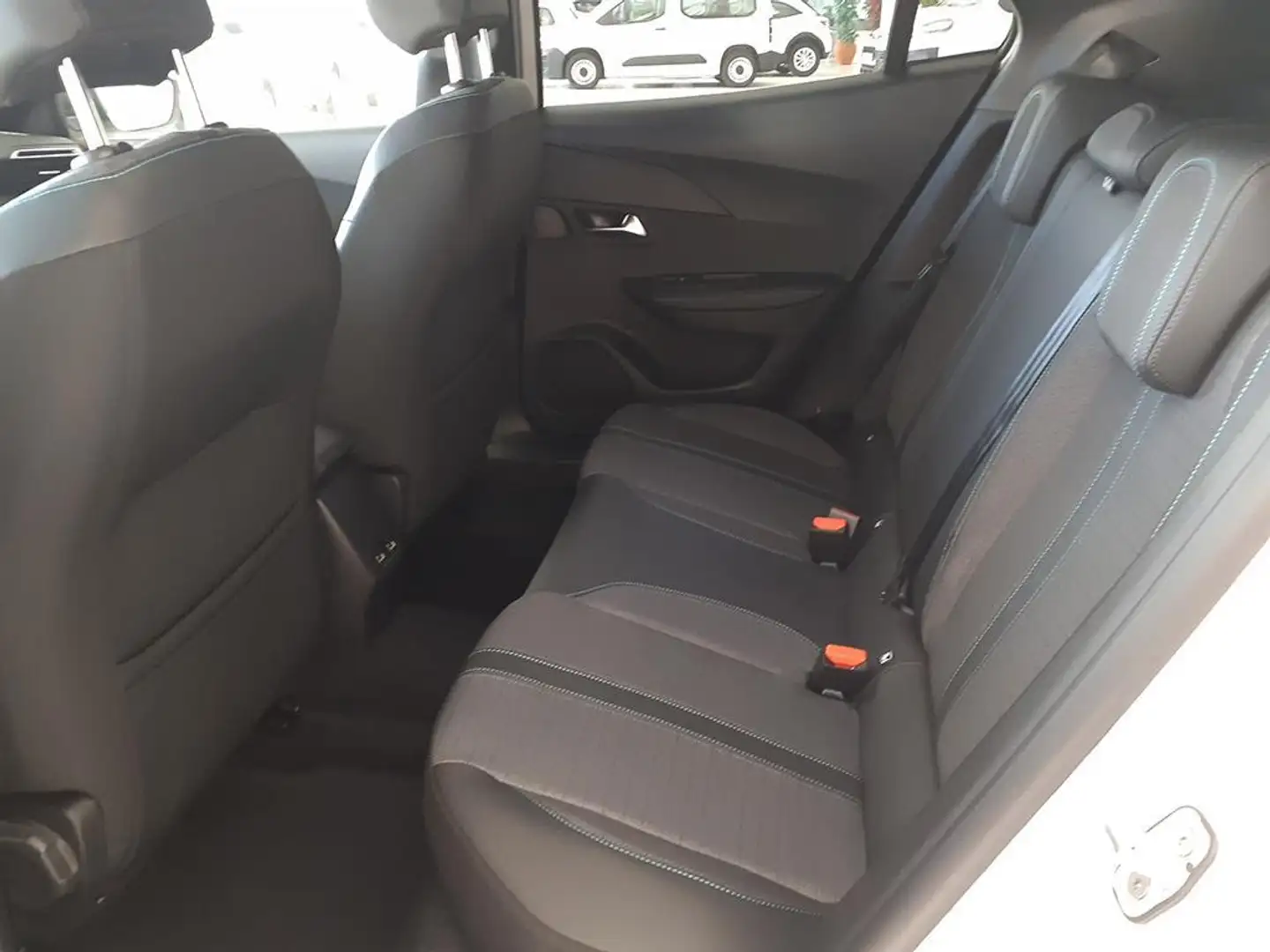 Peugeot 2008 1.2 PureTech S&S Allure Pack 100 - 2