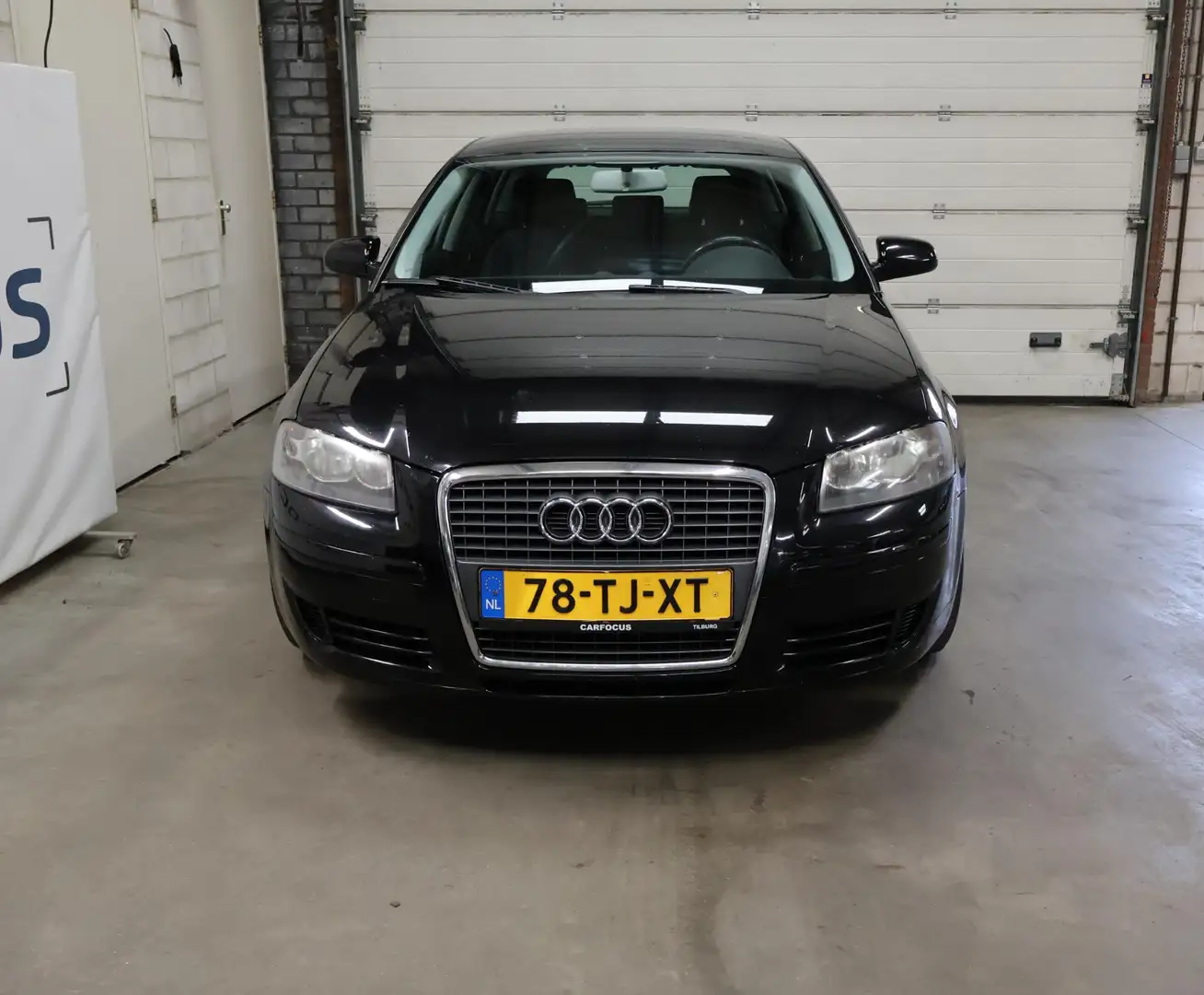 Audi A3 Sportback 1.6 FSI Attraction APK Airco 3e eigenaar Zwart - 2