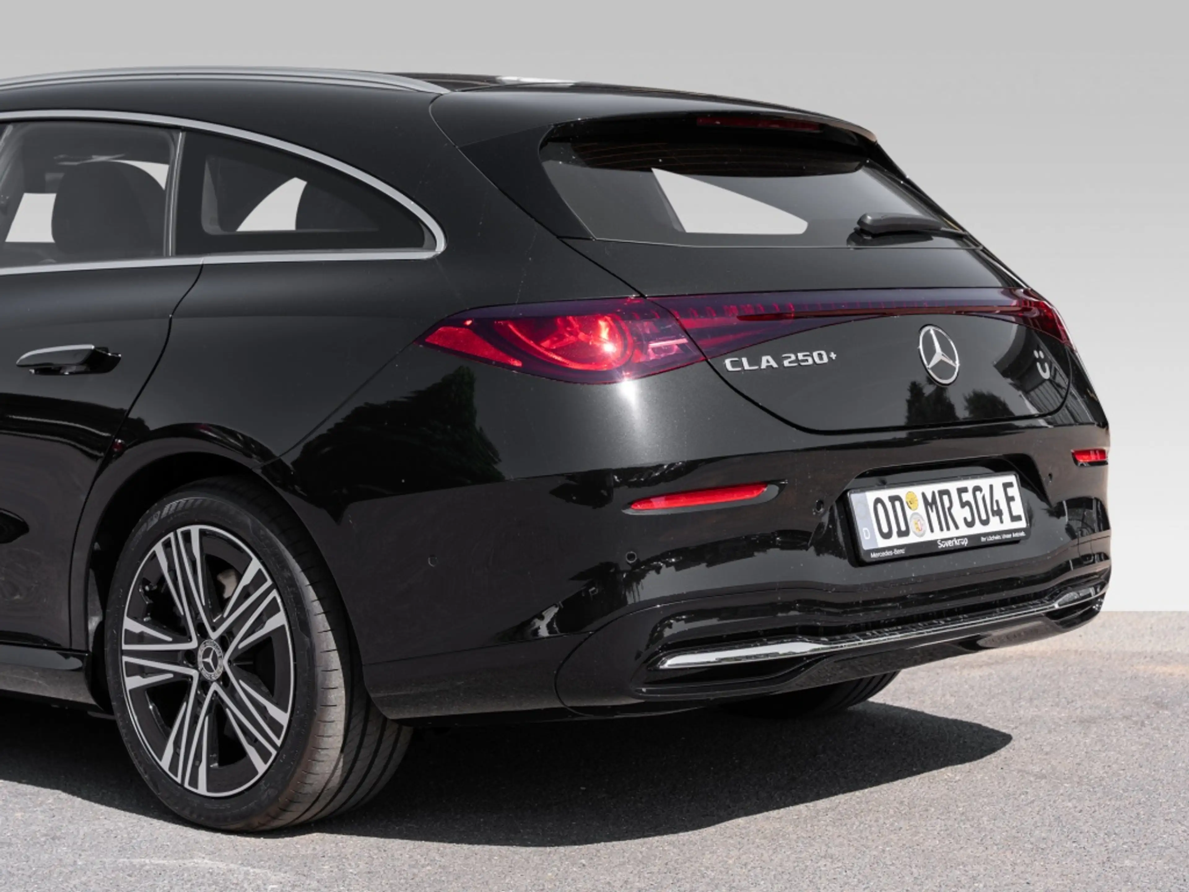Mercedes-Benz CLA 250 + Shooting Brake mit EQ Technologie MEMO — photo 6