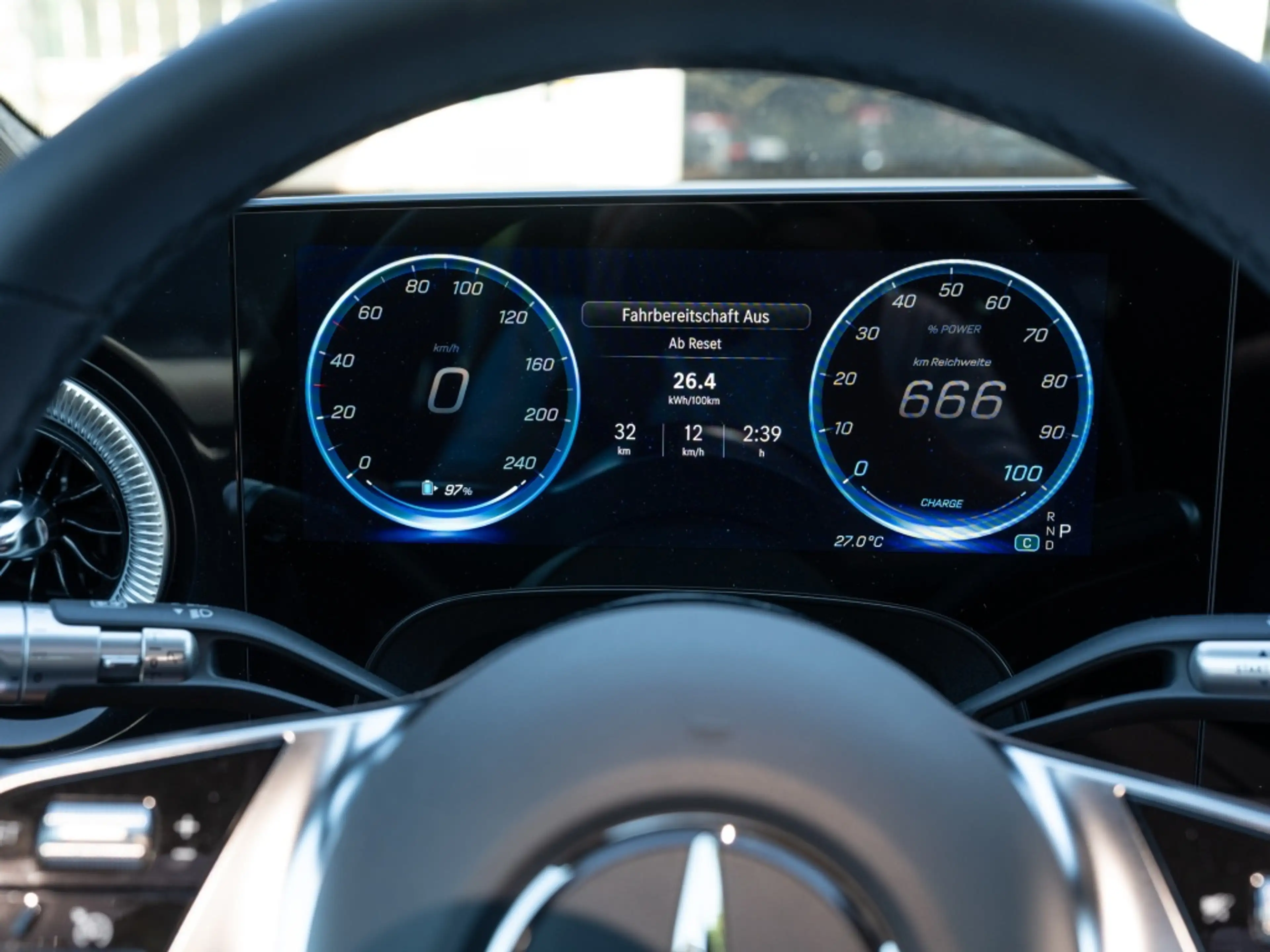 Mercedes-Benz CLA 250 + Shooting Brake mit EQ Technologie MEMO — photo 13