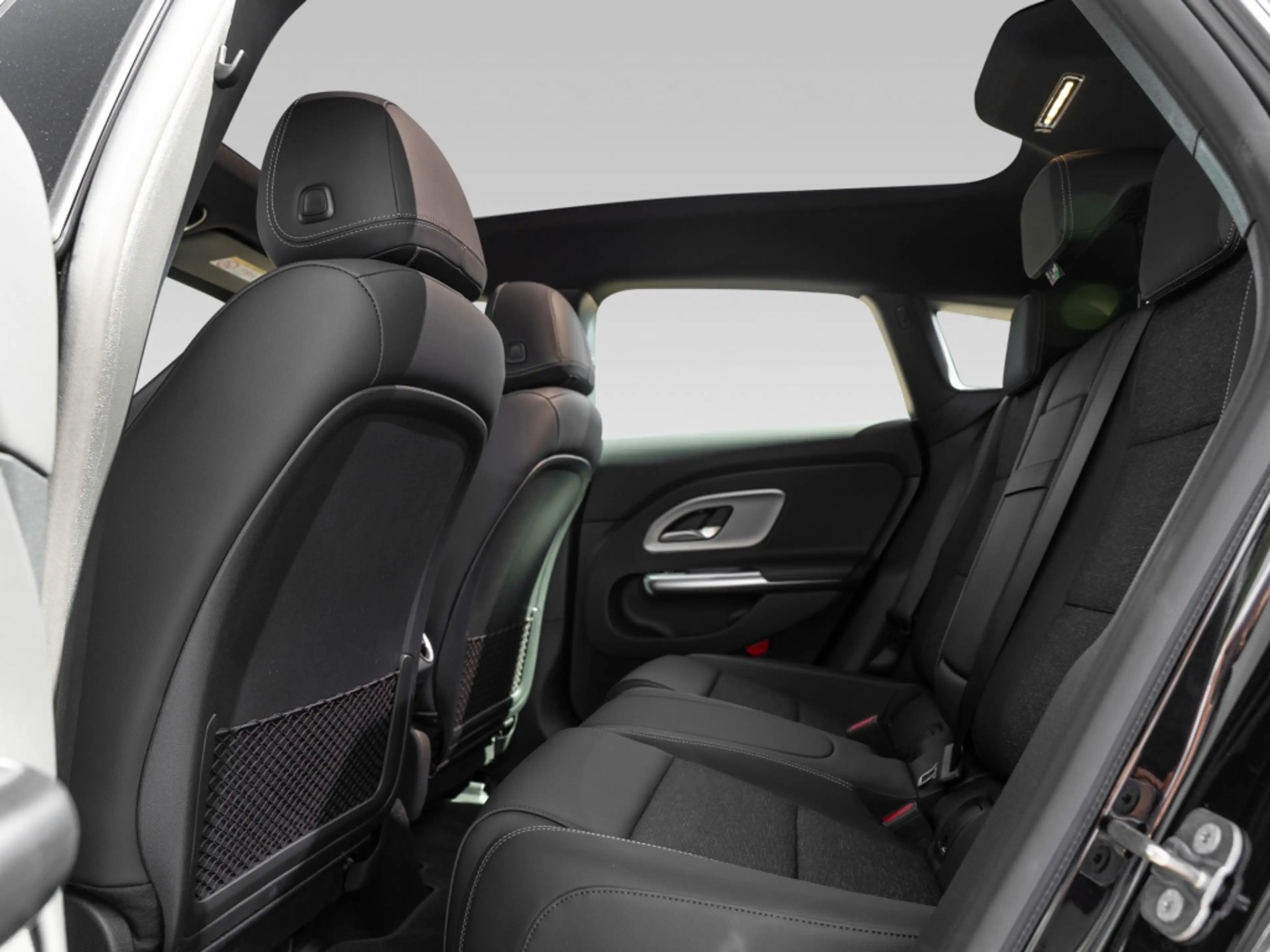 Mercedes-Benz CLA 250 + Shooting Brake mit EQ Technologie MEMO — photo 10