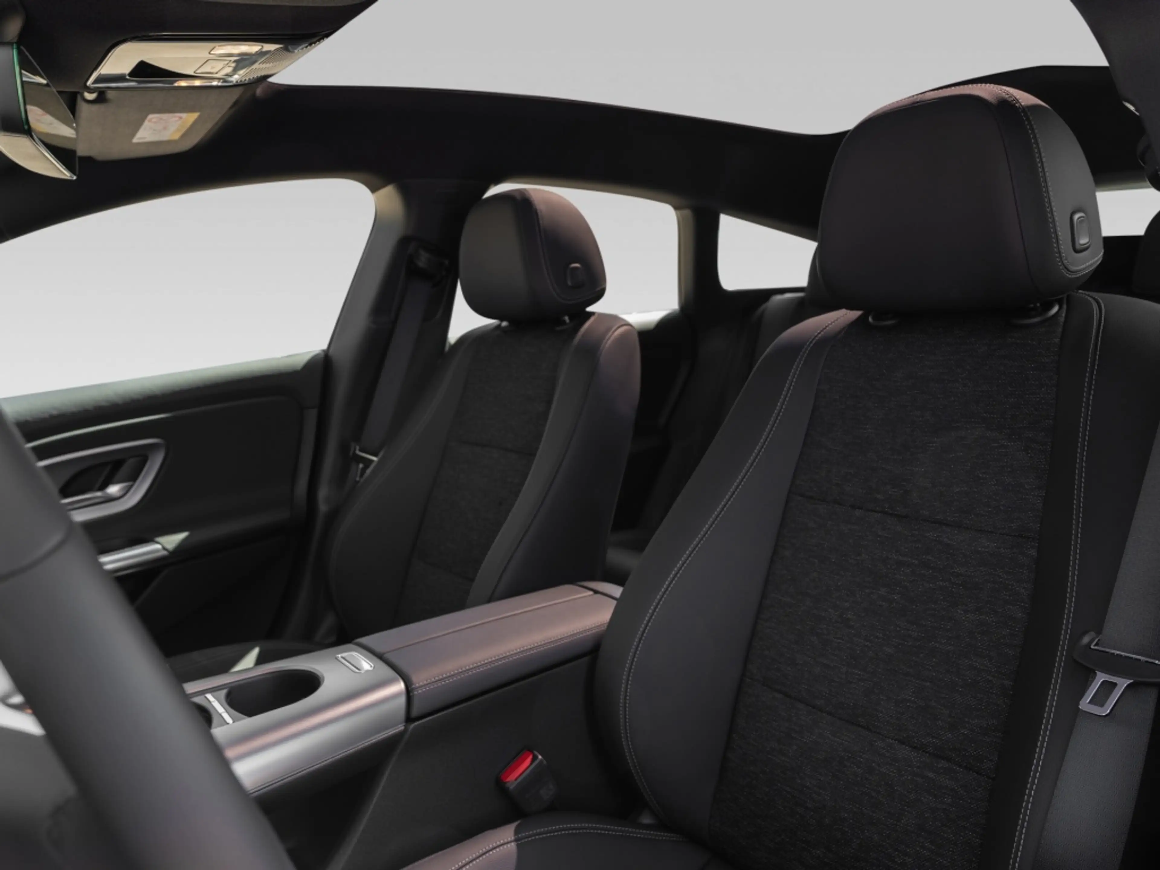 Mercedes-Benz CLA 250 + Shooting Brake mit EQ Technologie MEMO — photo 9