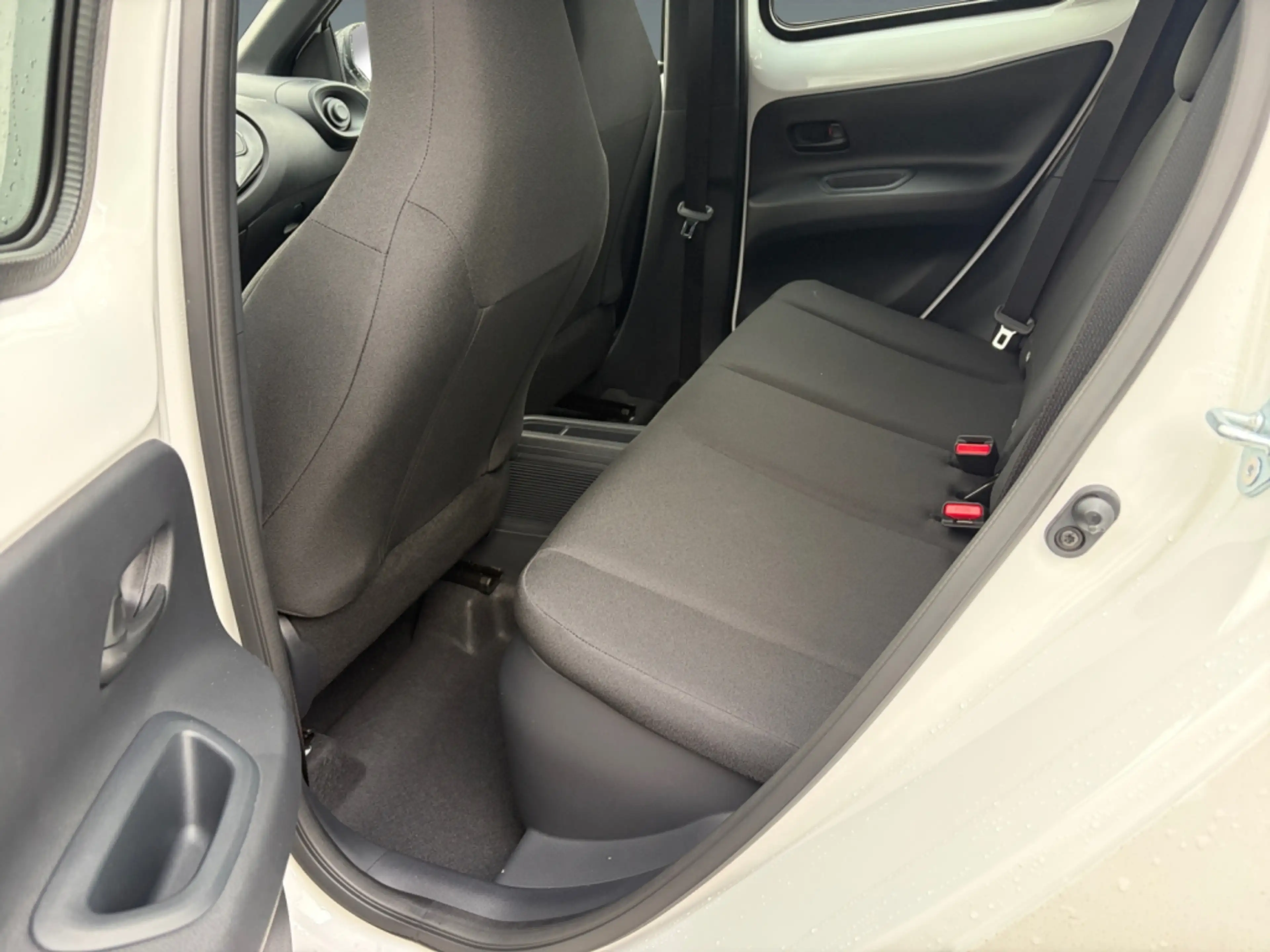 Toyota Aygo X 1,5 l Active CVT — photo 13