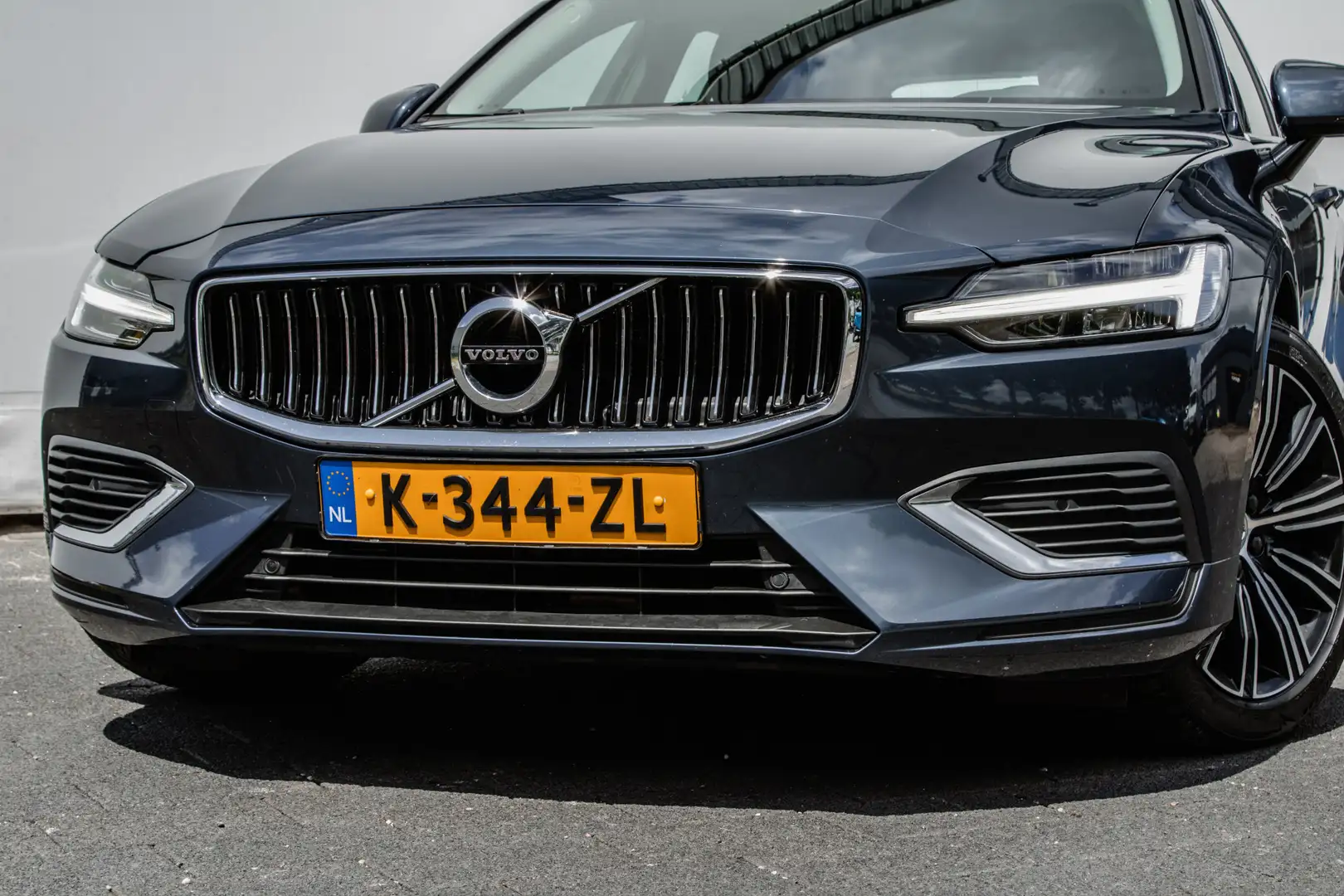 Volvo V60 2.0 T6 Recharge AWD Business Pro Trekhaak/ Blindsp Blauw - 2