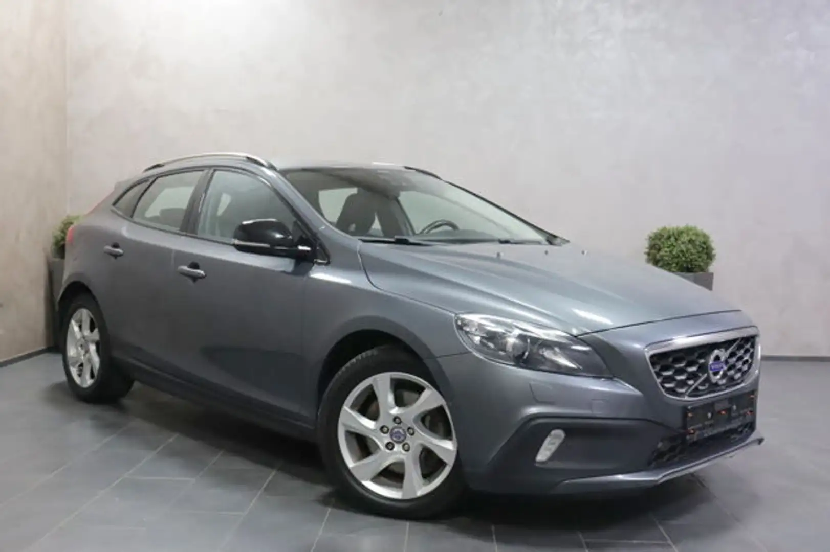 Volvo V40 Cross Country Aut. Summum LEDER KAMERA AHK Grau - 2