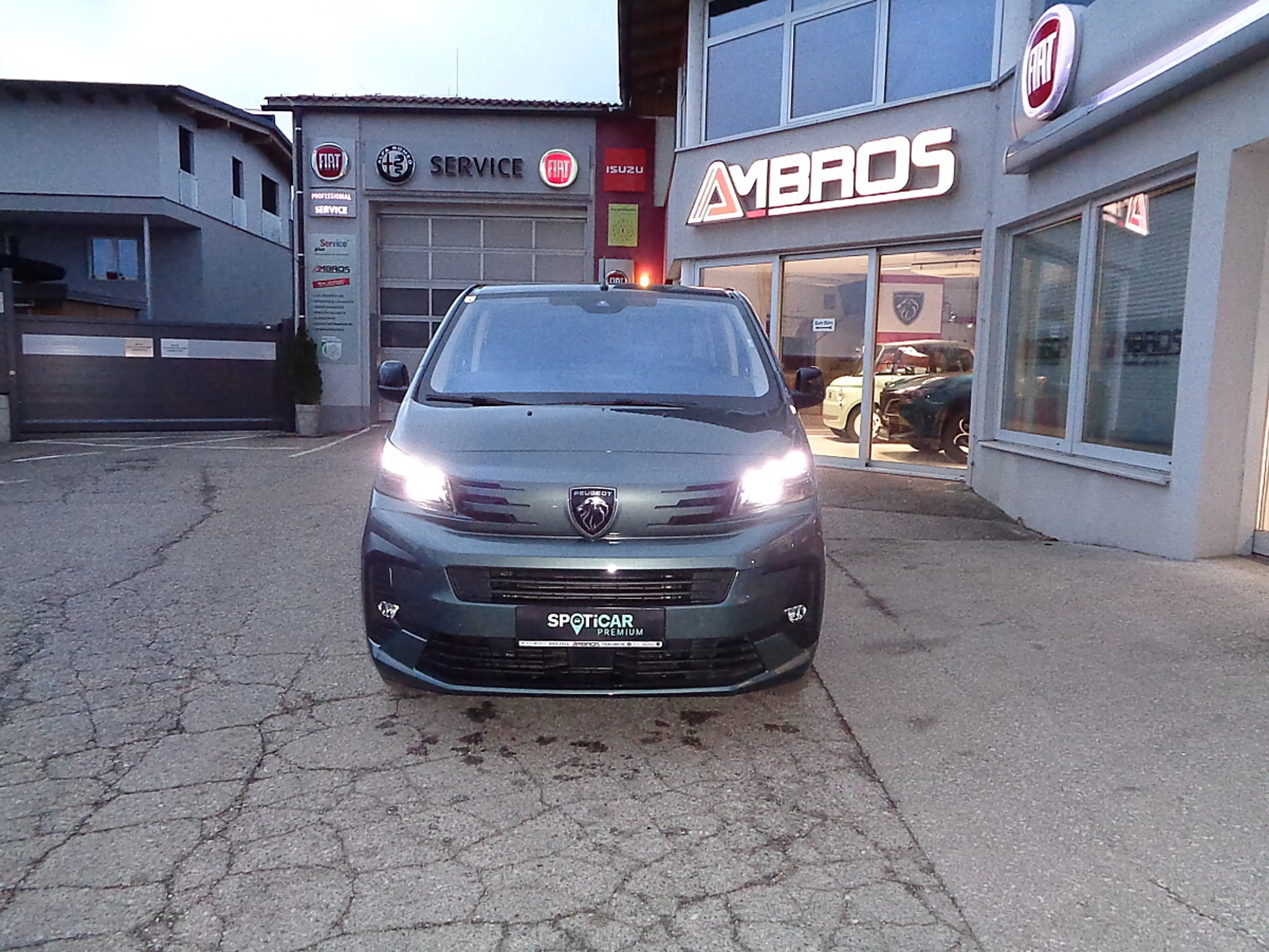 Peugeot Traveller Business BlueHDi 180 Lang EAT8 9-Sitzer Diesel — photo 3