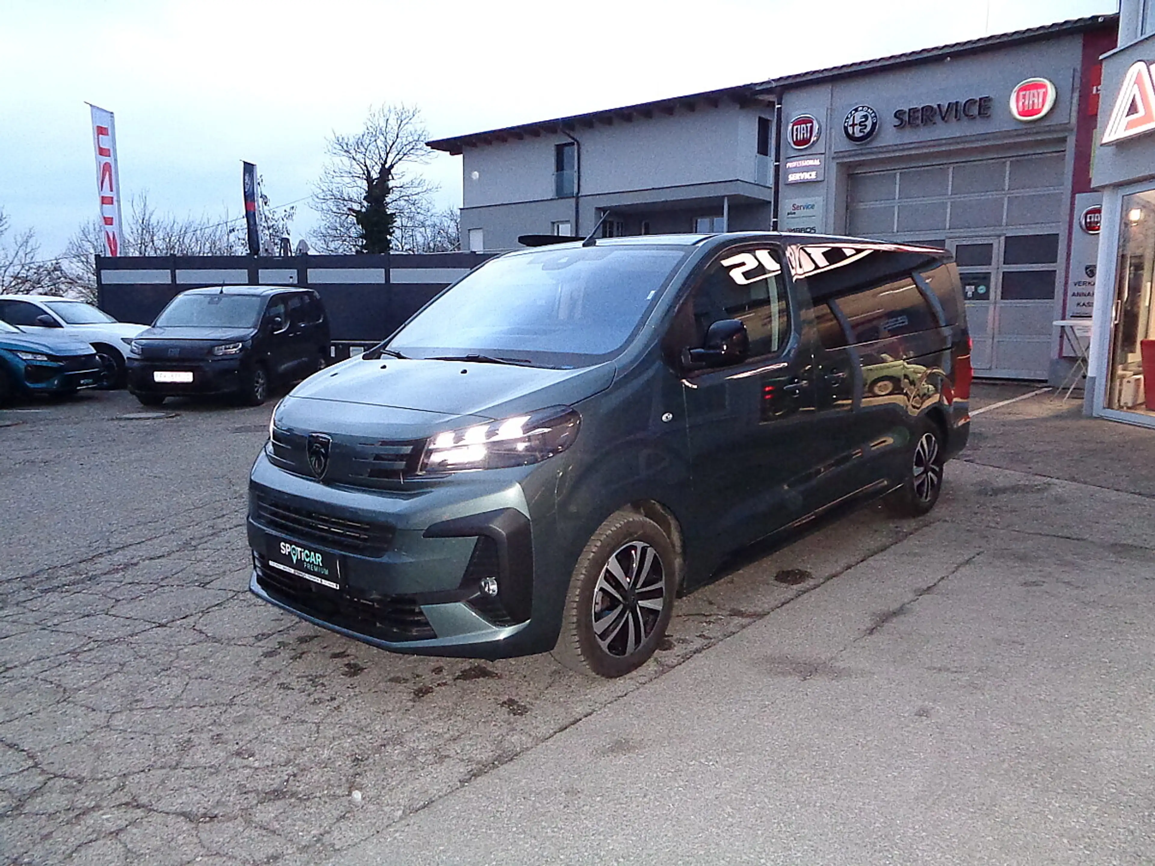 Peugeot Traveller Business BlueHDi 180 Lang EAT8 9-Sitzer Diesel — photo 2