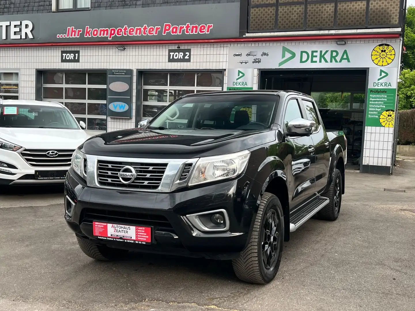 Nissan Navara NP300 N-Connecta Double Cab 4x4 Negro - 2