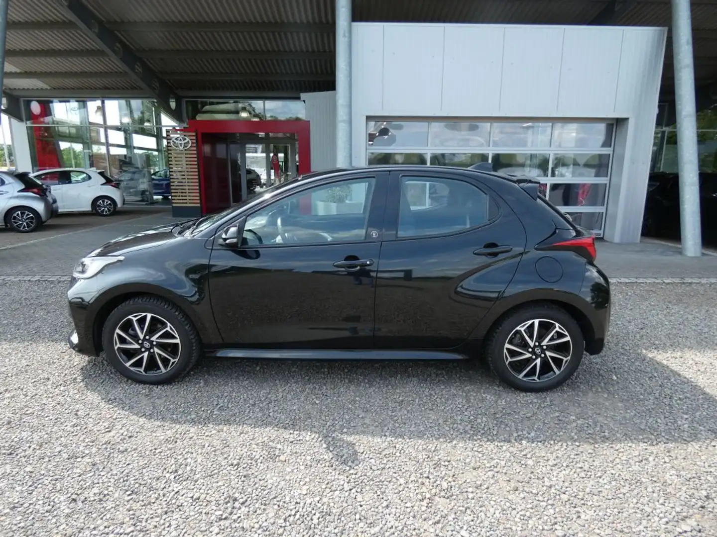 Toyota Yaris Hybrid 1.5 VVT-i Team Deutschland Negro - 2