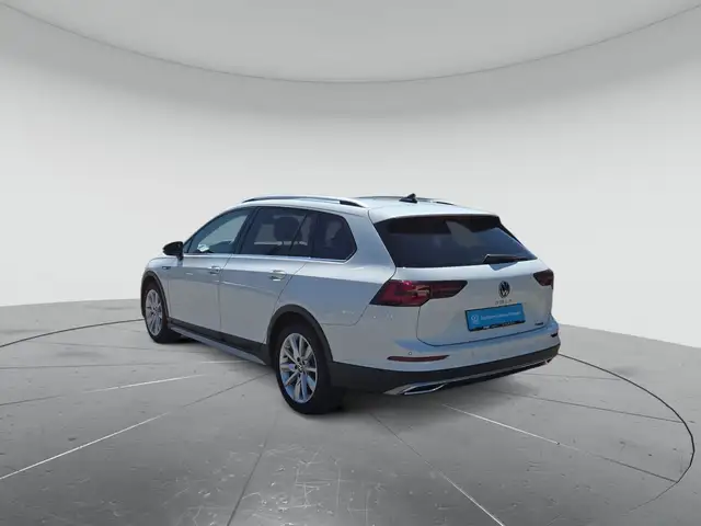 Volkswagen Golf view 3