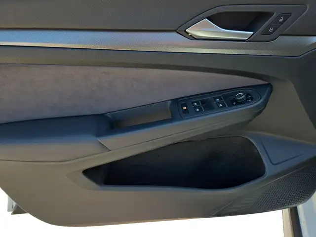 Volkswagen Golf view 11