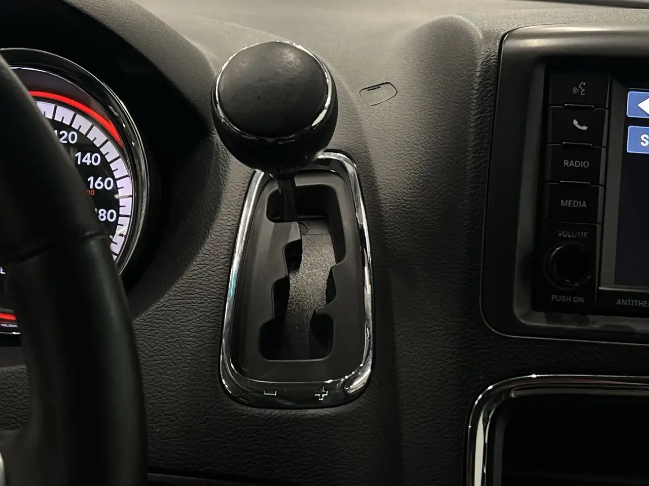 Dodge Grand Caravan снимка Dodge Grand Caravan
