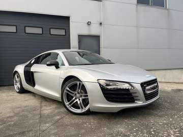 R8 4.2i V8 Quattro FSI R tronic