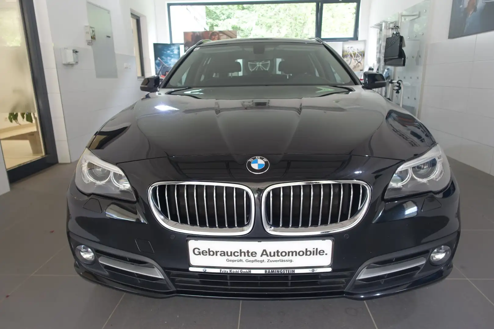 BMW 520 d xDrive Schwarz - 2