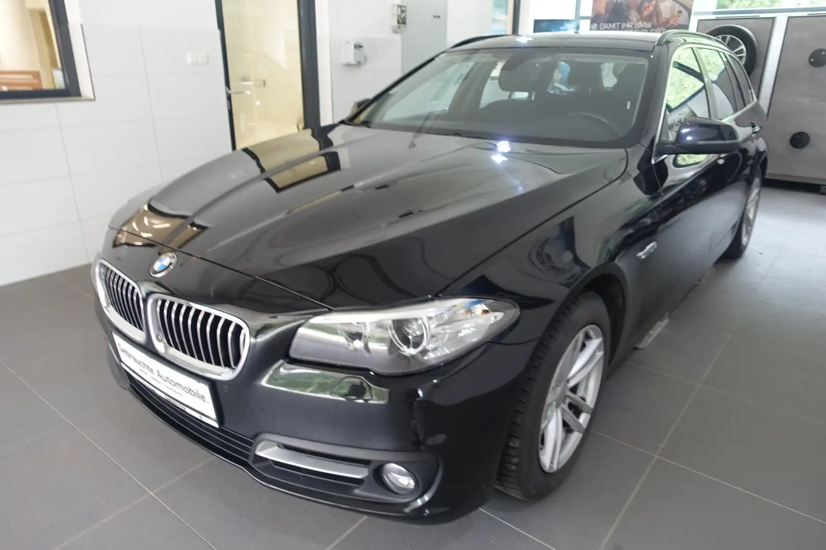BMW 520 d xDrive Schwarz - 1