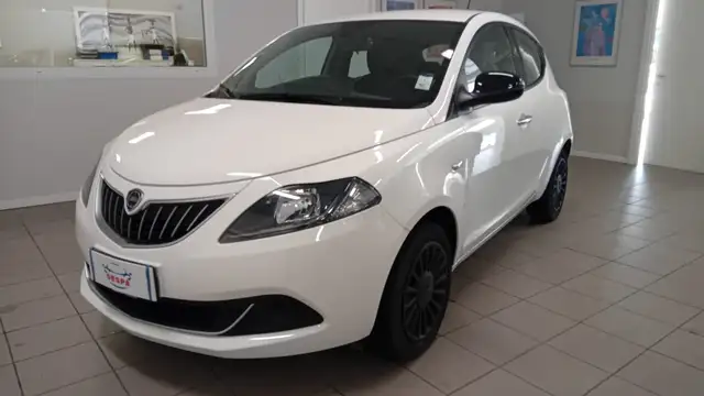 Lancia Ypsilon Ypsilon 1.0 FireFly 5 porte S&S Hybrid Ecochic Silver