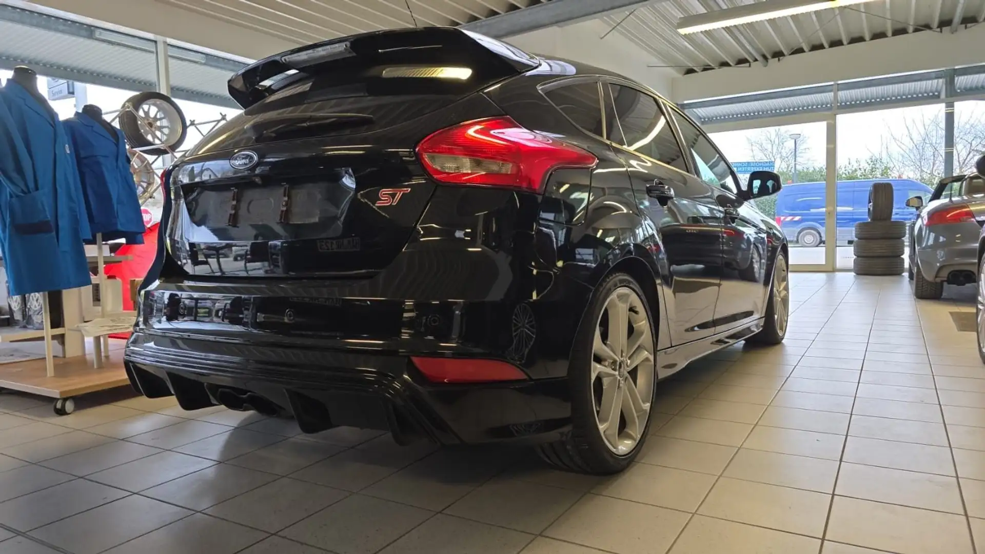 Ford Focus ST Recaro Leder Nav Sport P Tech P Sony Xe Schwarz - 2
