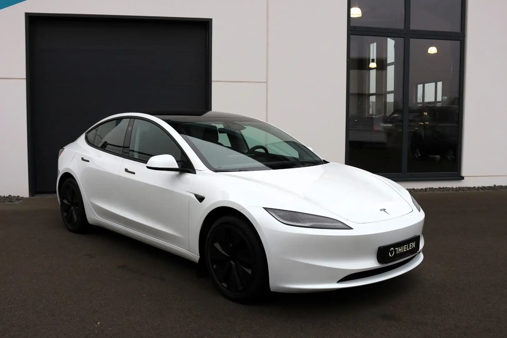 Tesla Model 3 Highland RWD Weiß - 1