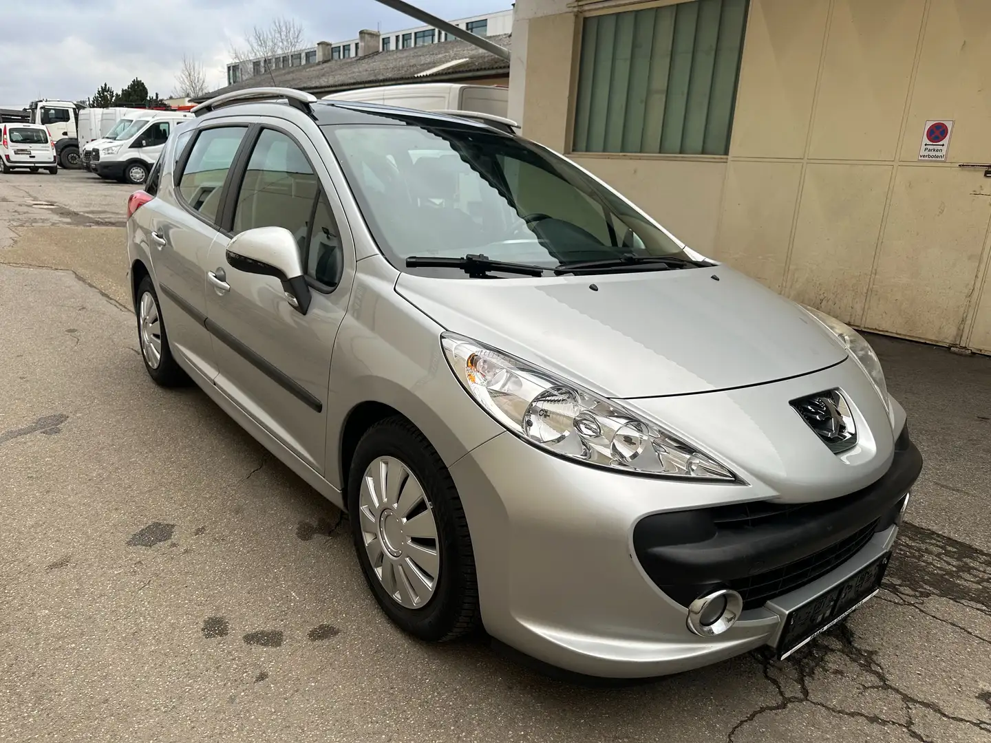 Peugeot 207 207 SW Active 1,6 HDi 110 FAP Grau - 1
