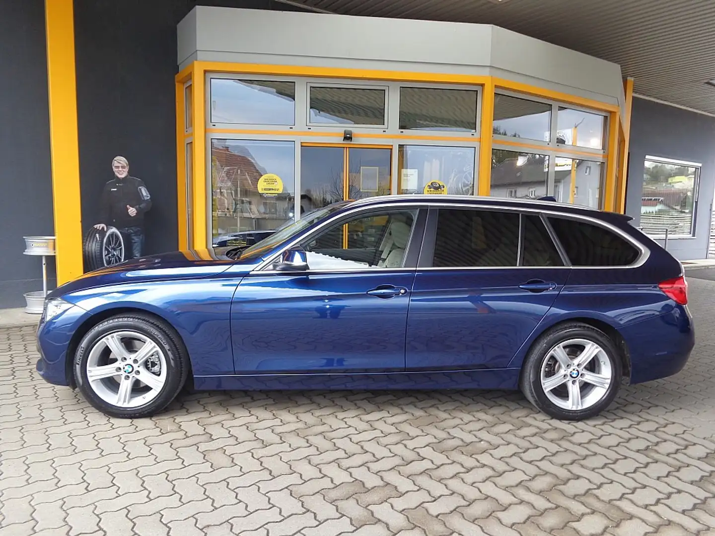 BMW 320 d xDrive Touring Advantage**LEDER*KAMERA*NAVI*A... Blauw - 2