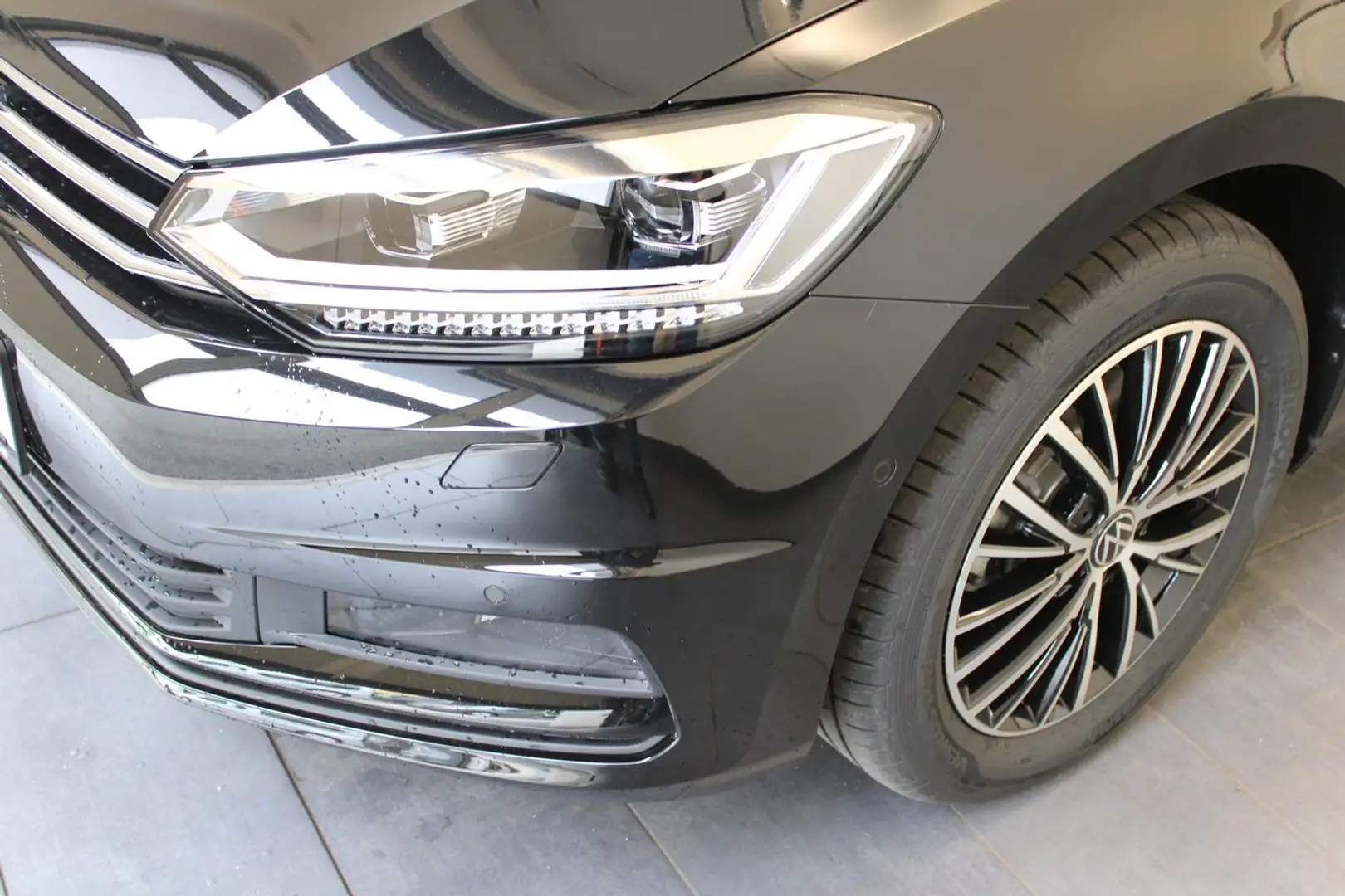 Volkswagen Touran Friends TSI DSG Schwarz - 2