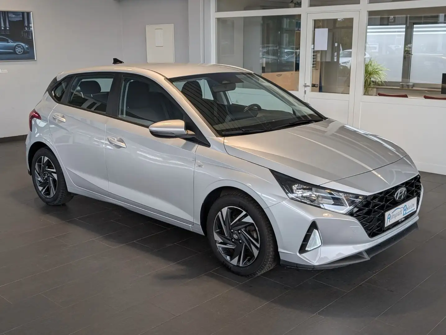 Hyundai i20 T-GDi Aut.*Kamera*Sitzheizung*SmartLink*Alu Zilver - 1