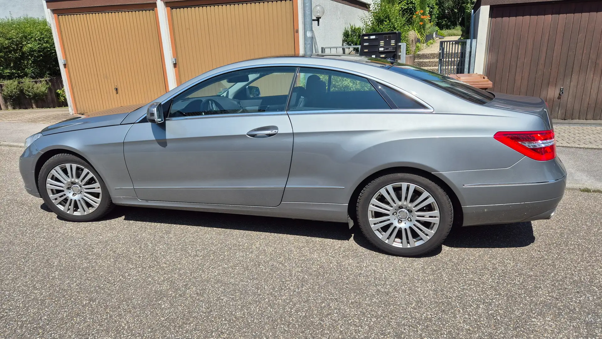 Mercedes-Benz E 220 E 220 CDI DPF Coupe BlueEFFICIENCY 7G-TRONIC Avant Argento - 2
