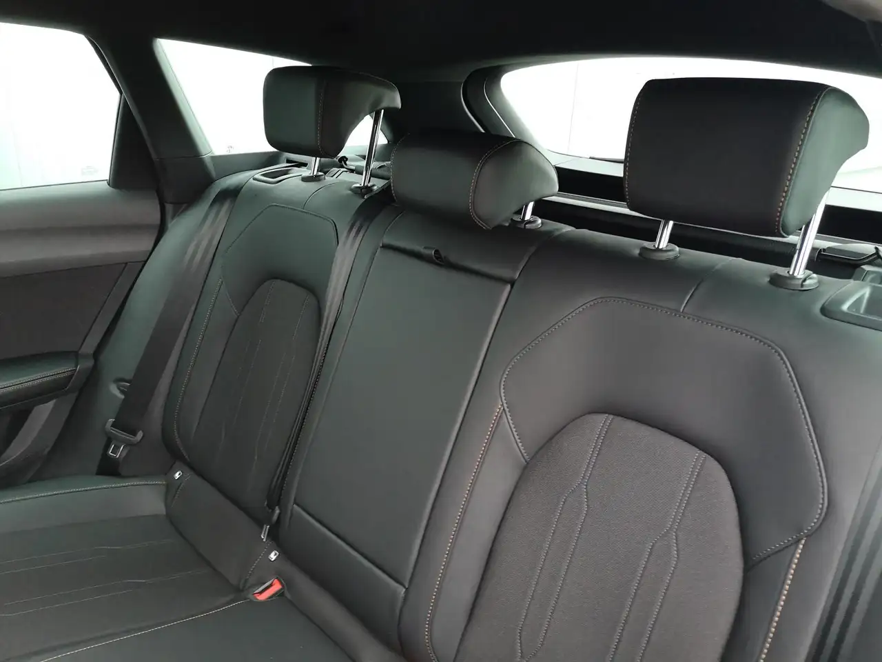 Cupra Leon 1.5 eTSI 110 kW NAVI LED ACC PDC SHZ AHK, миниатюра 5