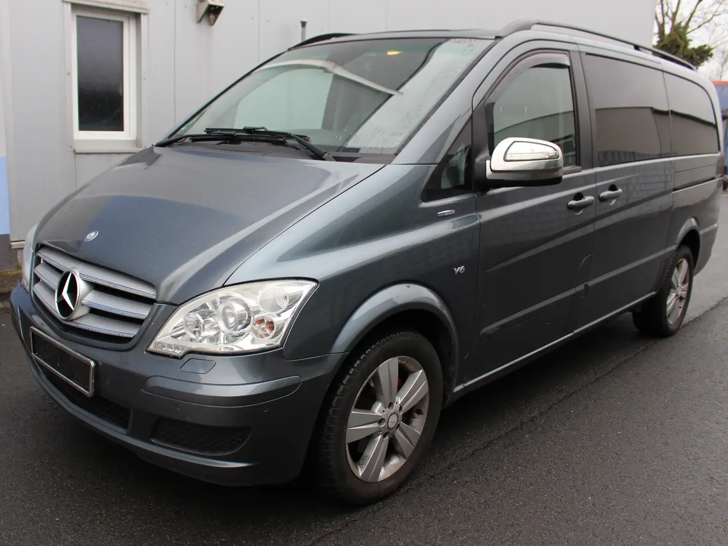 Mercedes-Benz Viano 3.0 CDI Ambiente Edition lang (639.813) Grau - 2