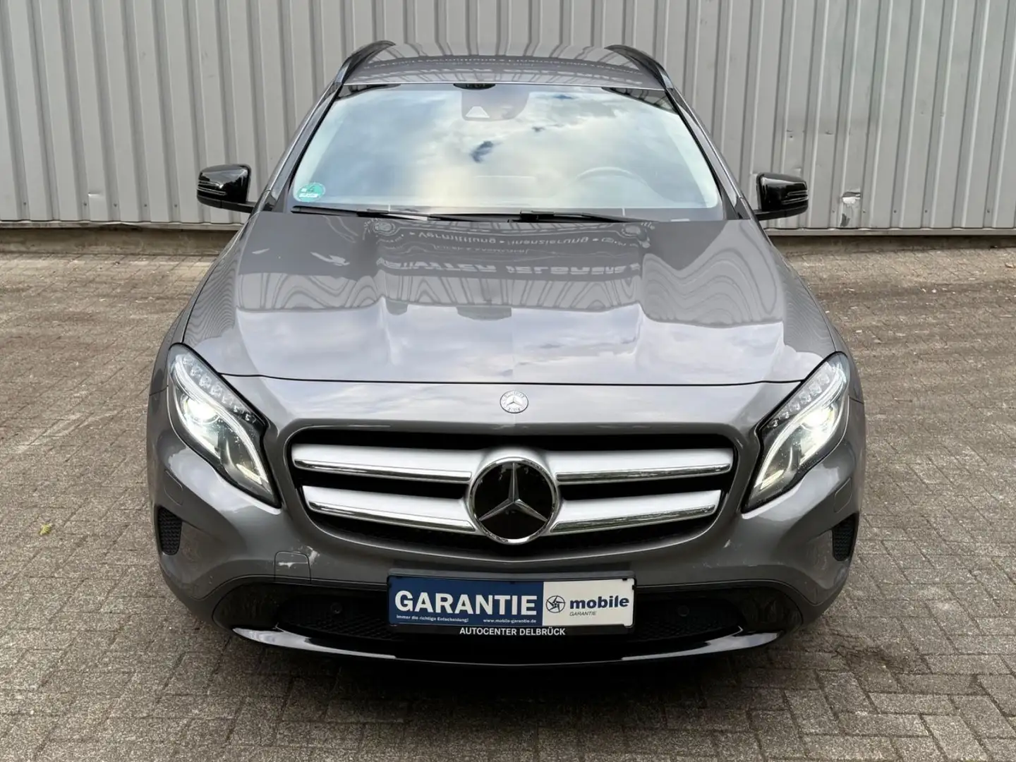 Mercedes-Benz GLA 200 *Xenon*Navi*Service Neu* Grau - 2