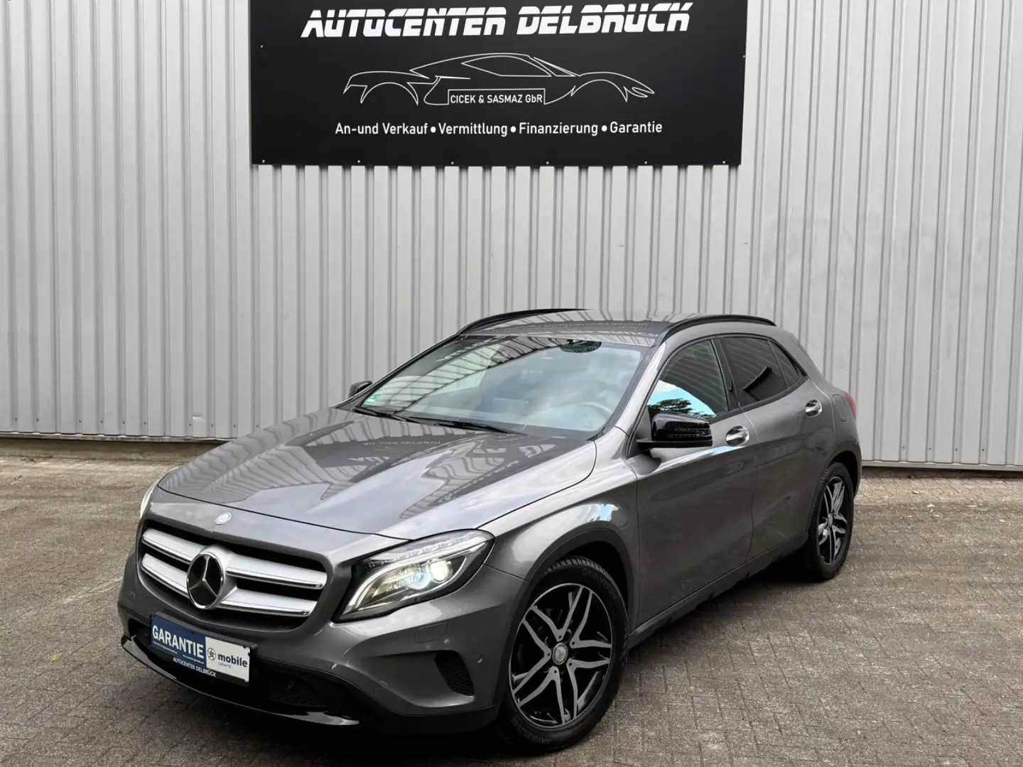 Mercedes-Benz GLA 200 *Xenon*Navi*Service Neu* Grau - 1