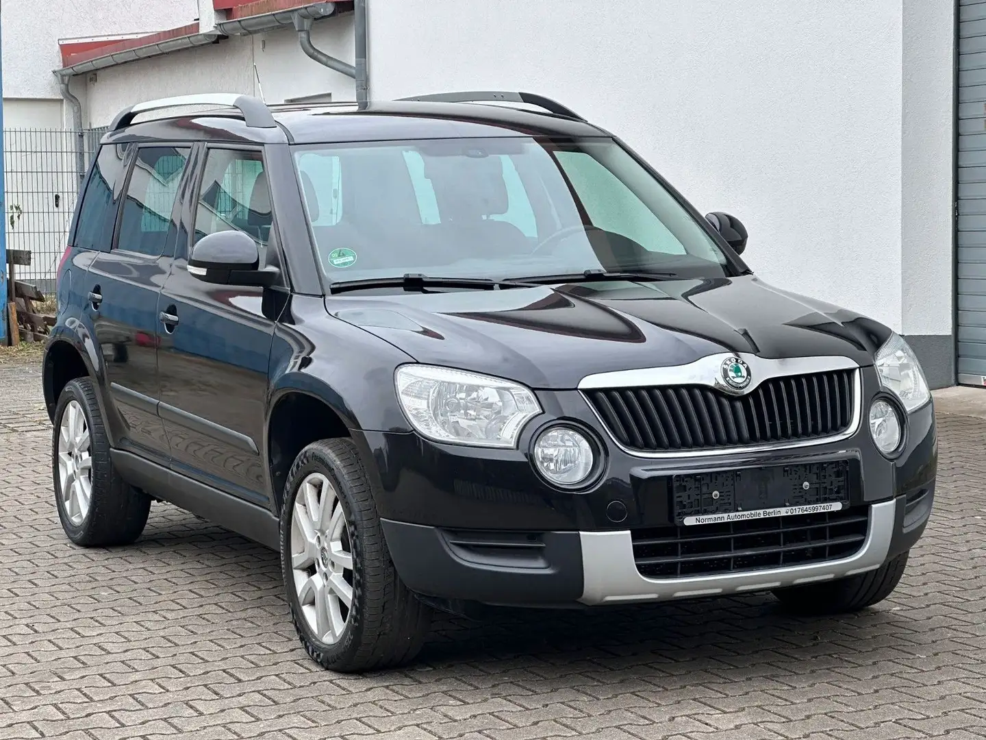 Skoda Yeti 1.2 TSI Ambition Plus *Klima*Temp*SHZ*PDC Zwart - 1