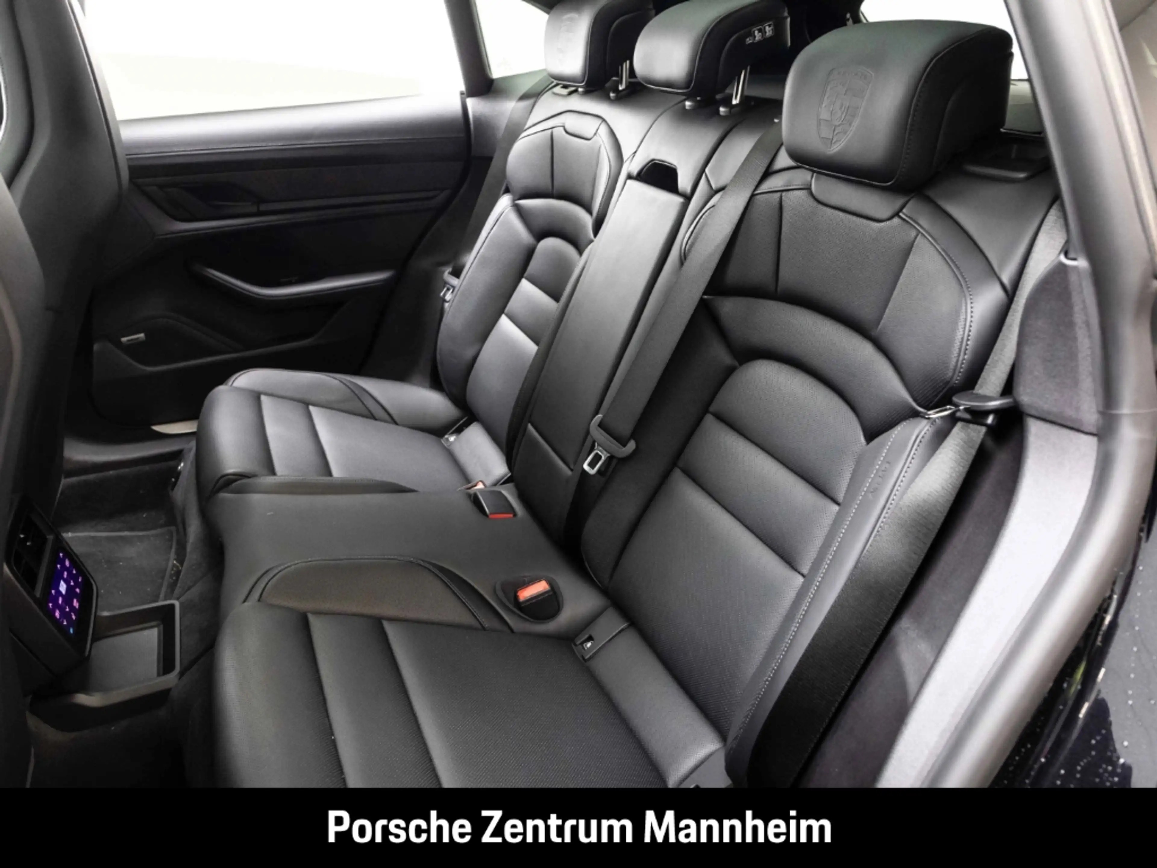 Porsche Taycan 4S Cross Turismo Hinterachslenkung HD-Matrix Sport — photo 14