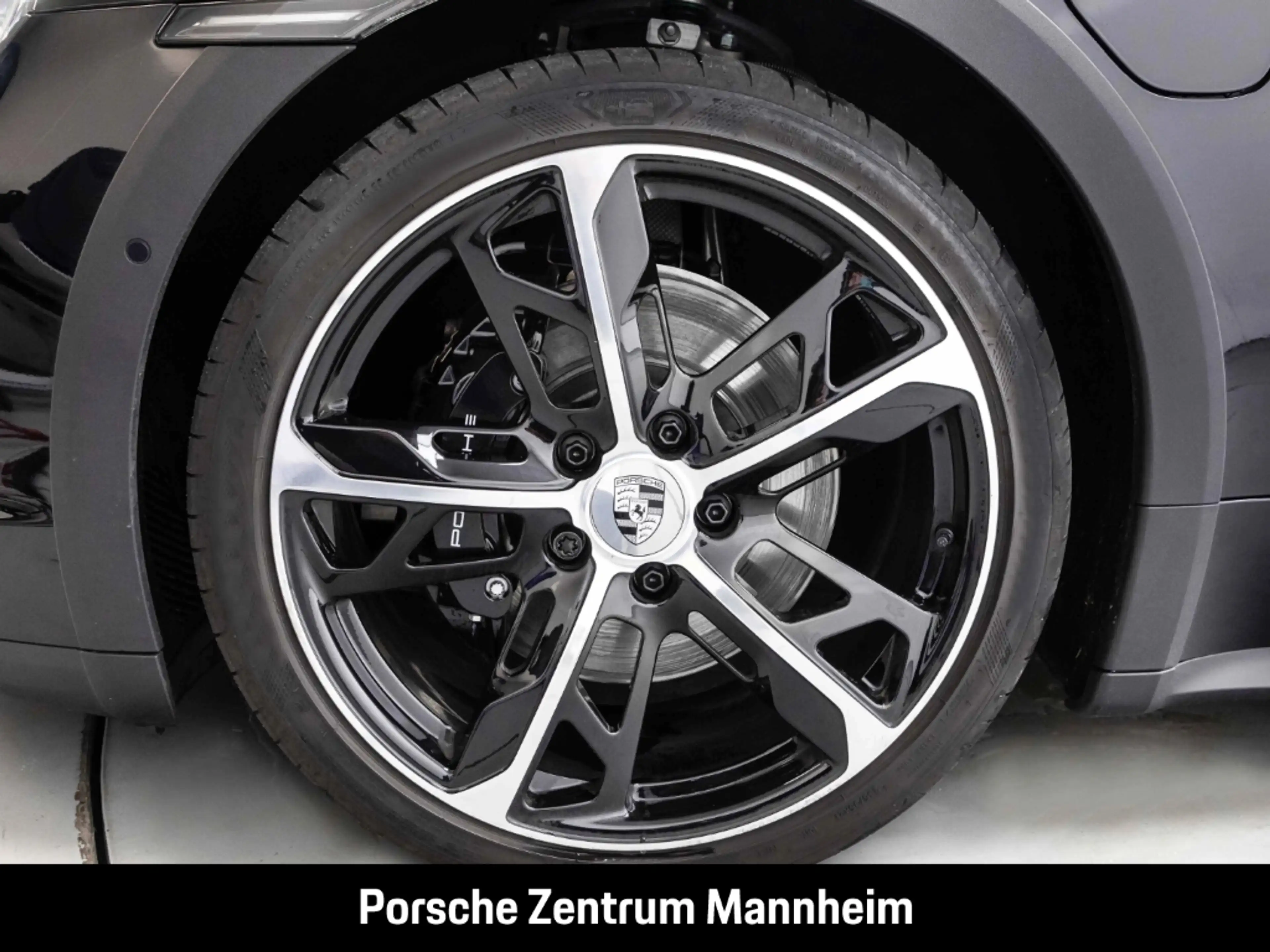 Porsche Taycan 4S Cross Turismo Hinterachslenkung HD-Matrix Sport — photo 8
