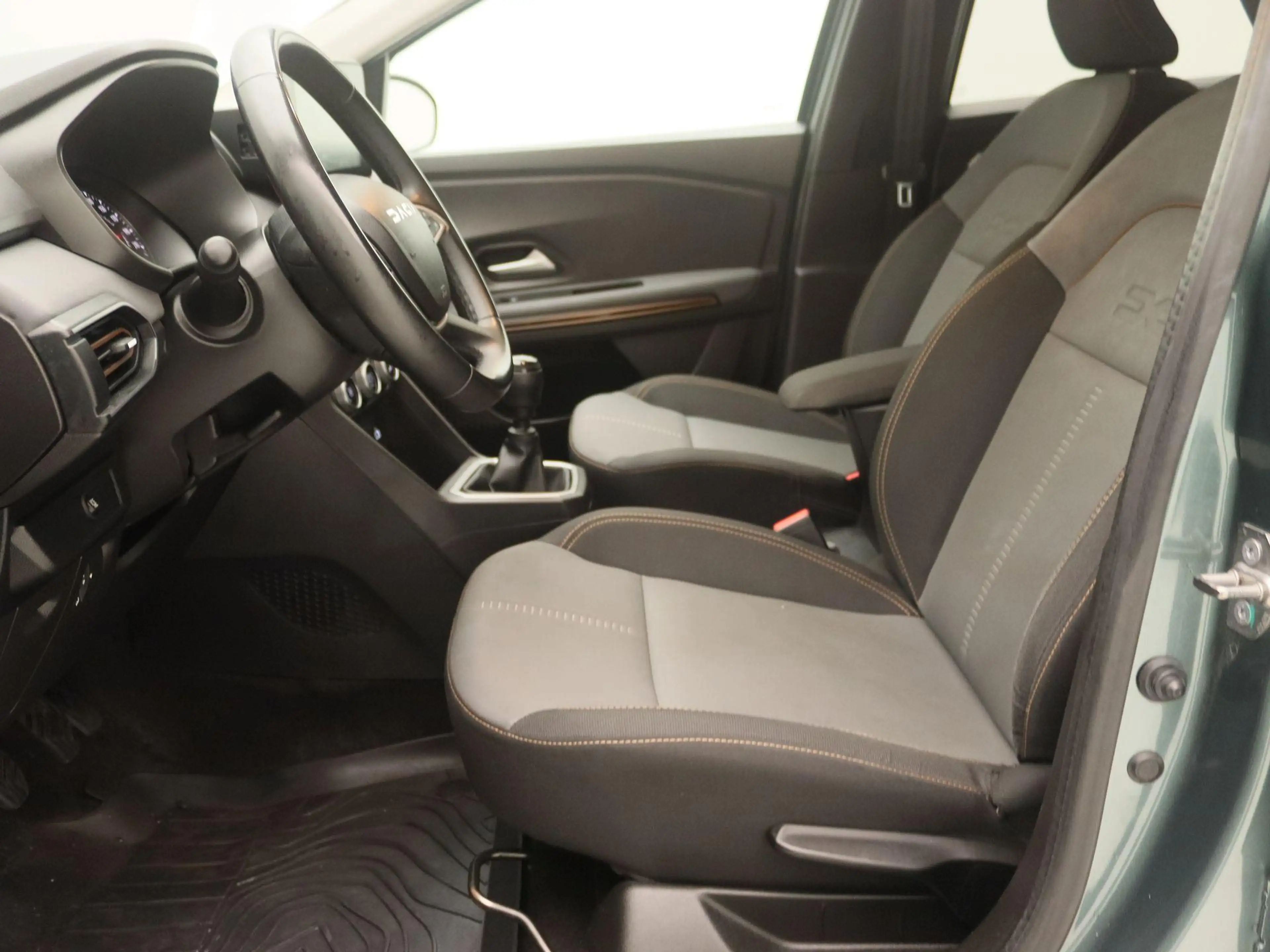 Dacia Jogger TCe 110 Extreme 7p. | Medianav met Apple CarPlay & — photo 12